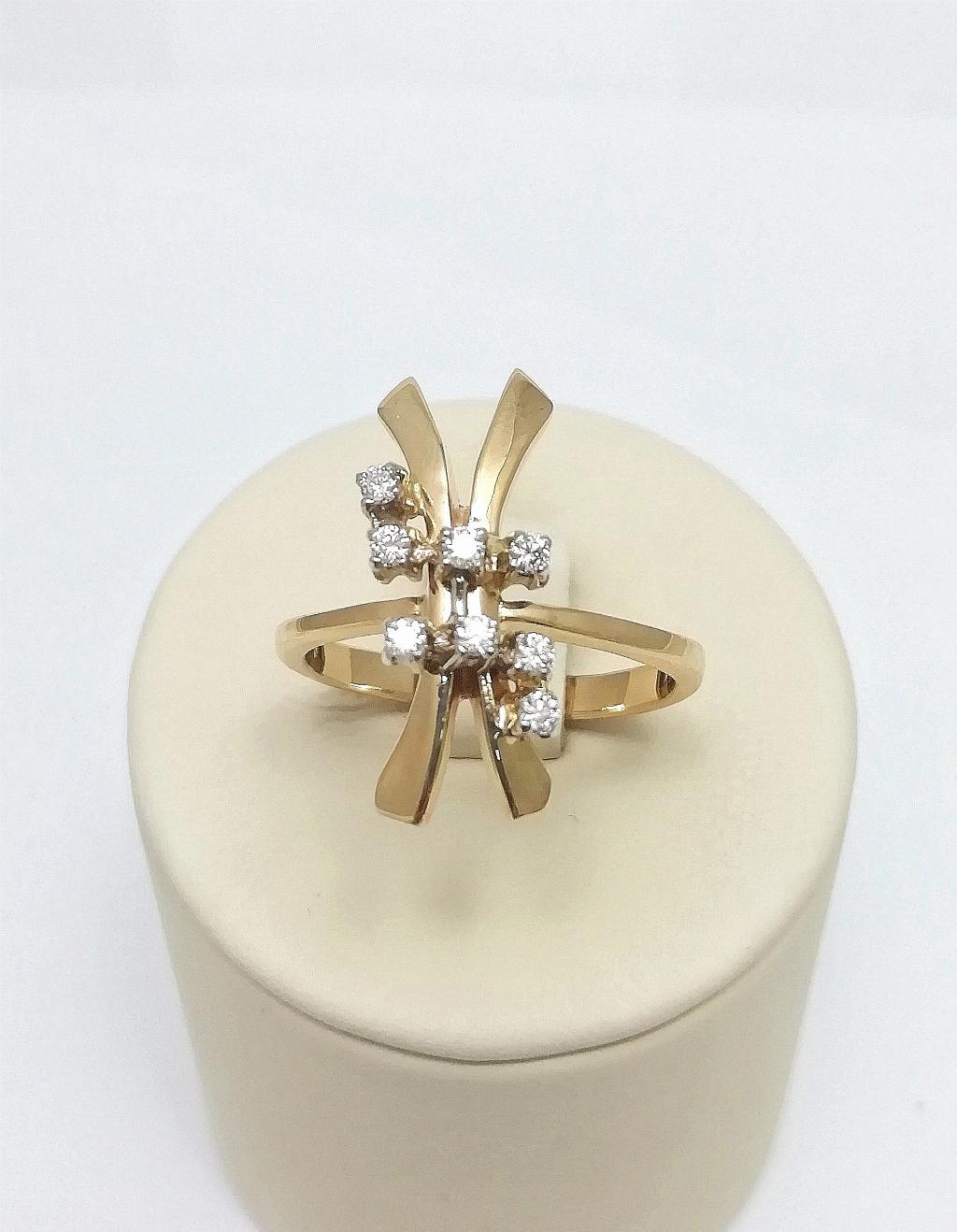 Золотое кольцо, вставка бриллиант