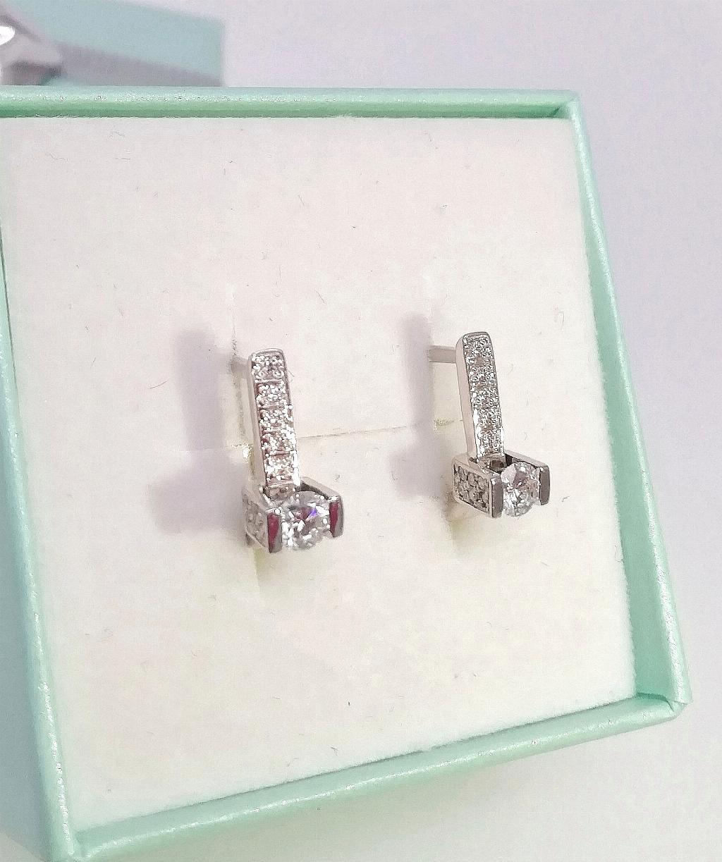 Золотые серьги, вставка бриллиант