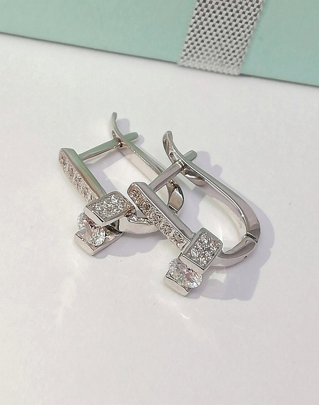 Золотые серьги, вставка бриллиант