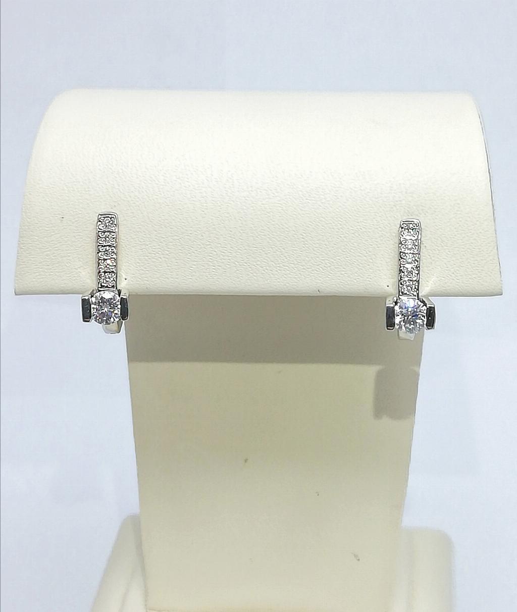 Золотые серьги, вставка бриллиант