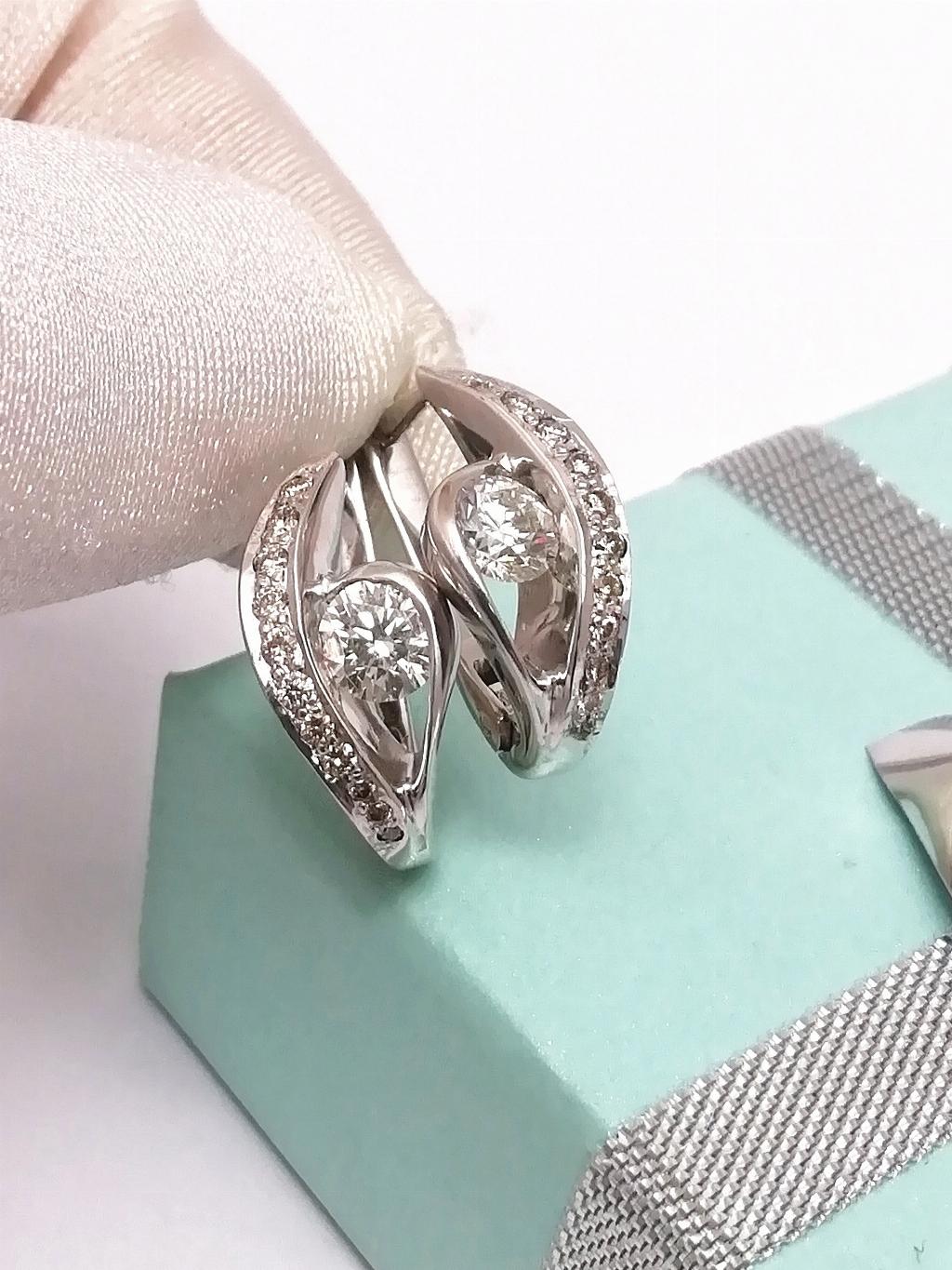 Золотые серьги, вставка бриллиант