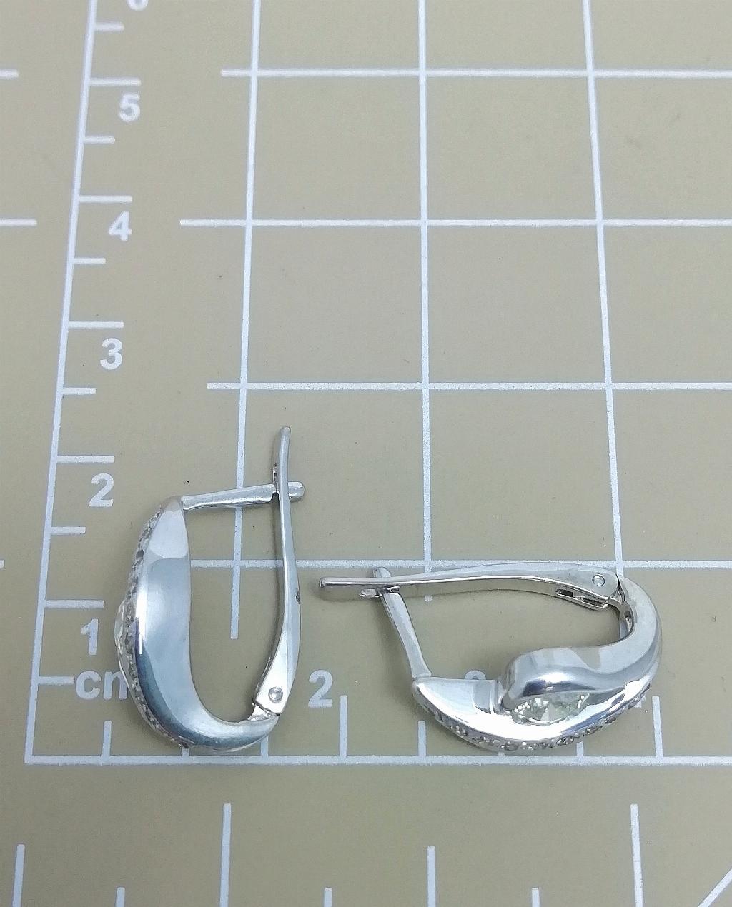 Золотые серьги, вставка бриллиант