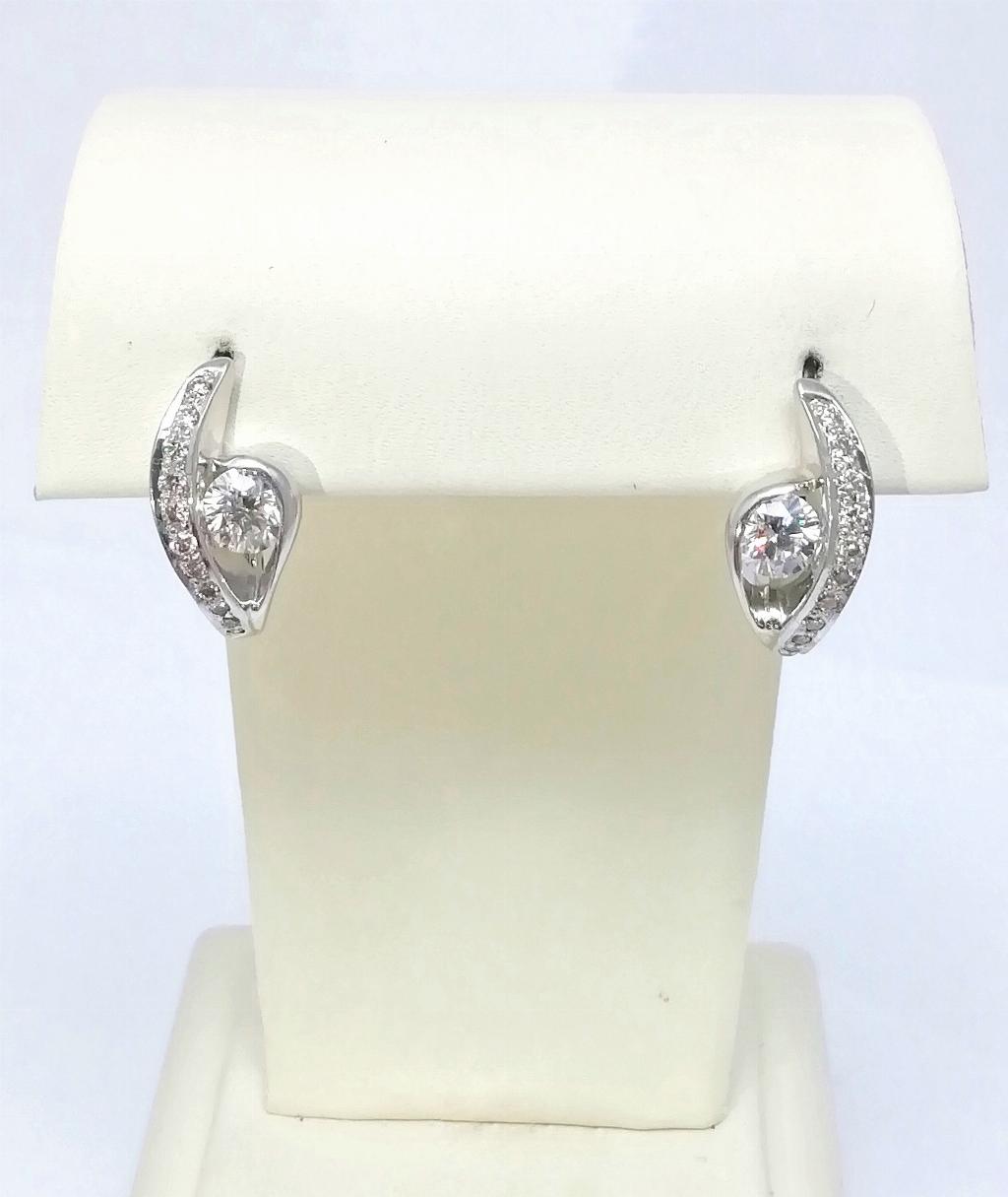 Золотые серьги, вставка бриллиант