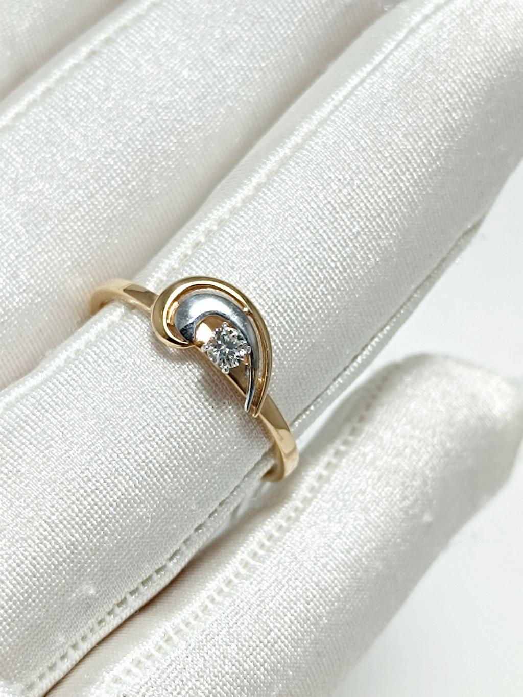 Золотое кольцо, вставка бриллиант