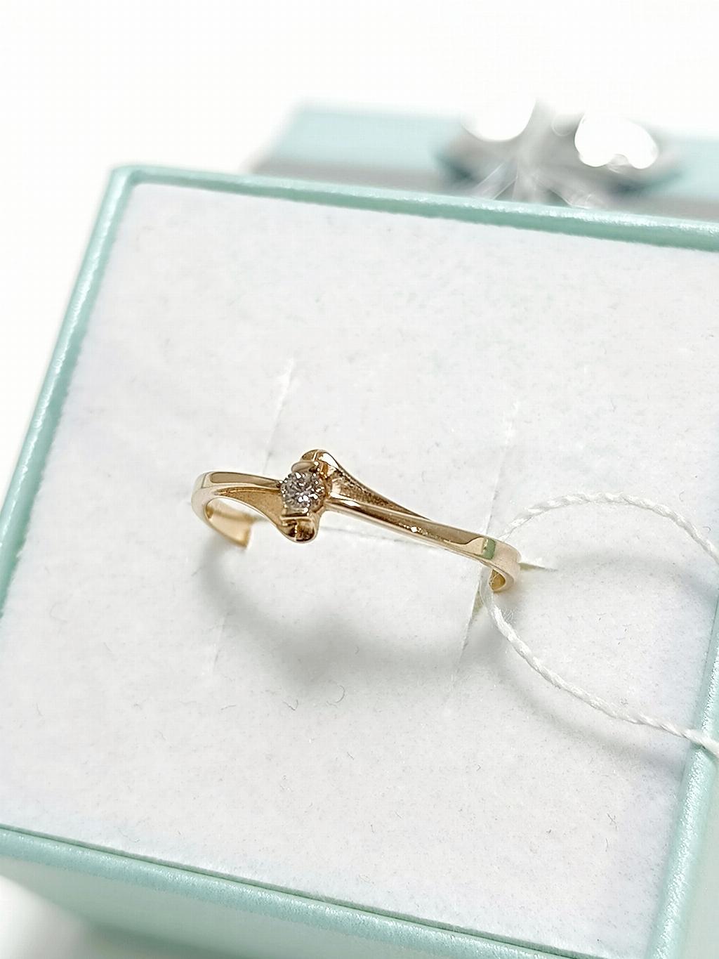 Золотое кольцо, вставка бриллиант