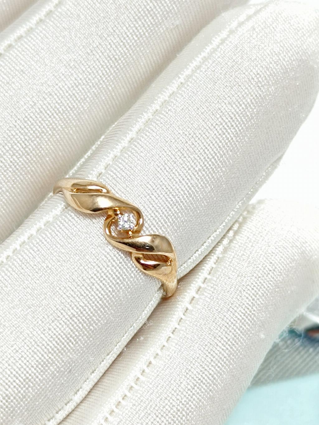 Золотое кольцо, вставка бриллиант