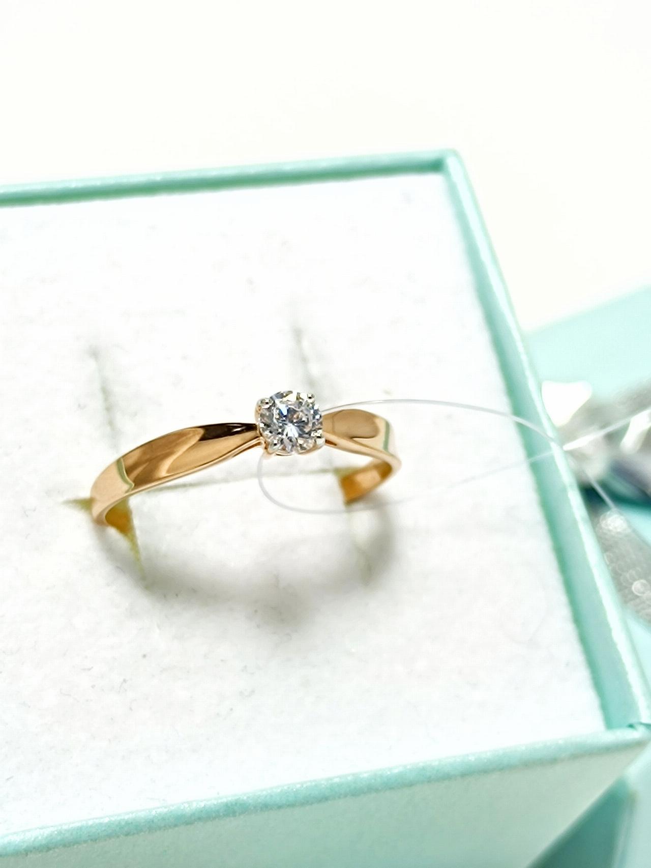 Золотое кольцо женское, вставка фианит