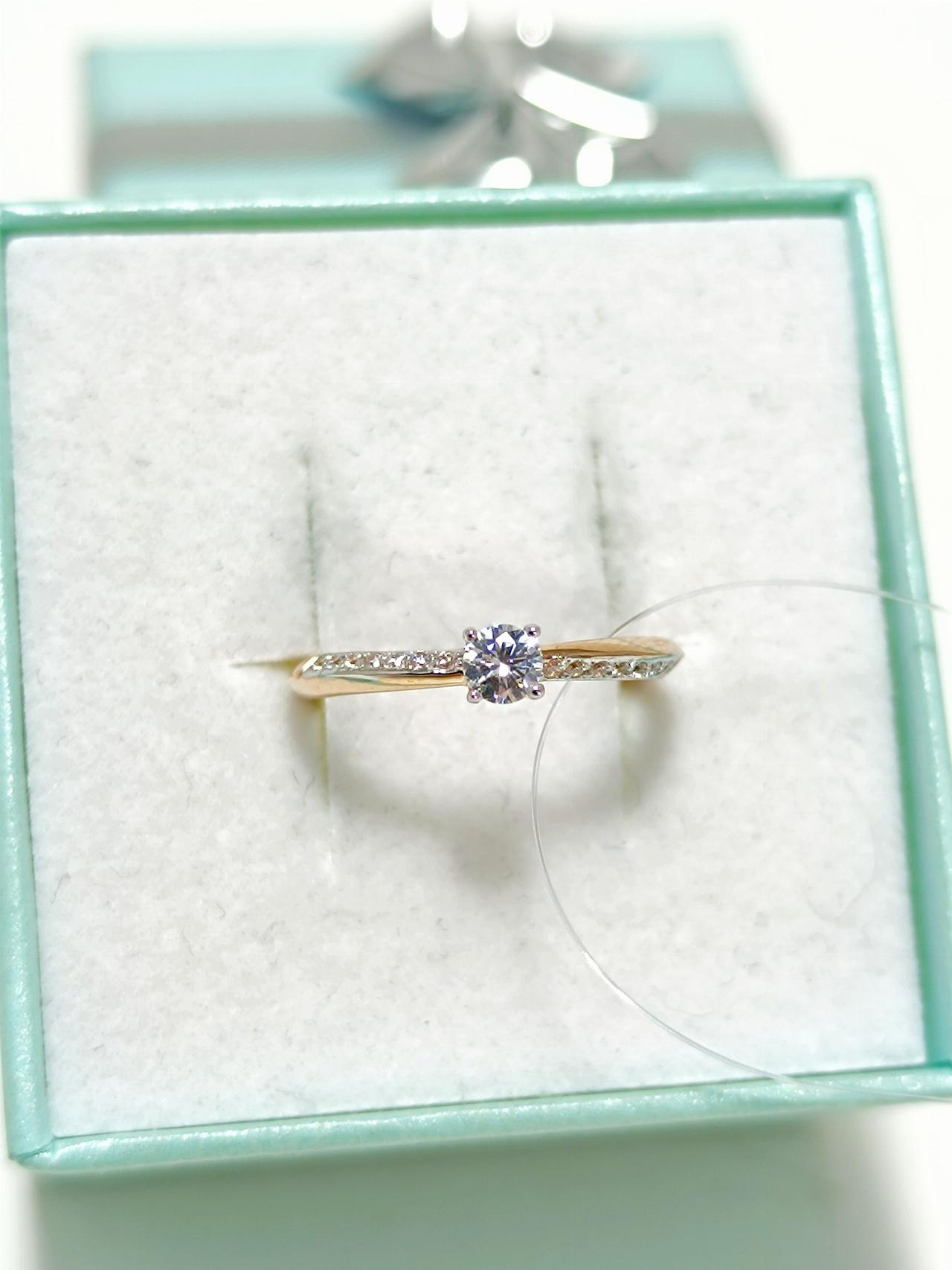 Золотое кольцо женское, вставка фианит