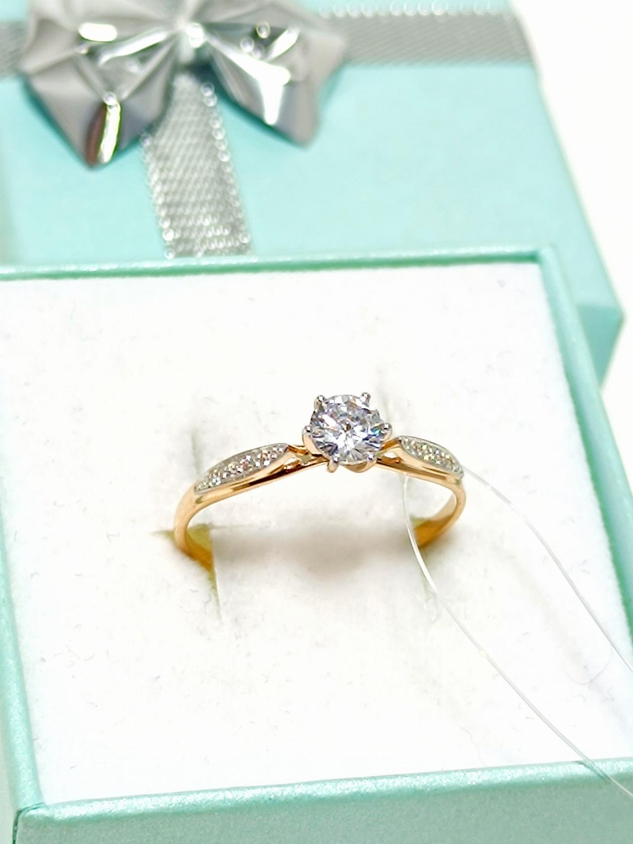 Золотое кольцо женское, вставка фианит