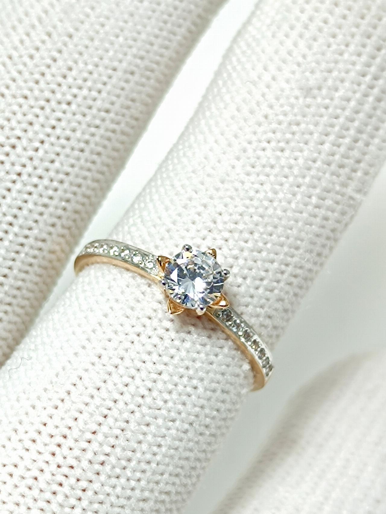 Золотое кольцо женское, вставка фианит