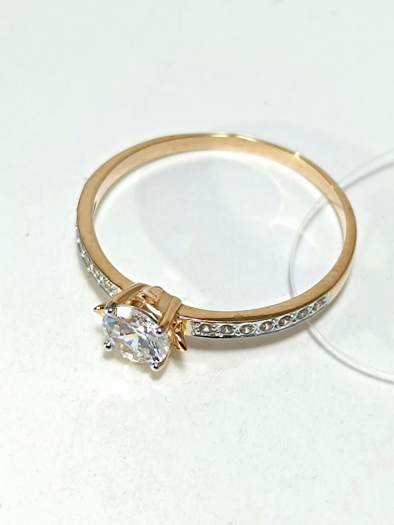 Золотое кольцо женское, вставка фианит