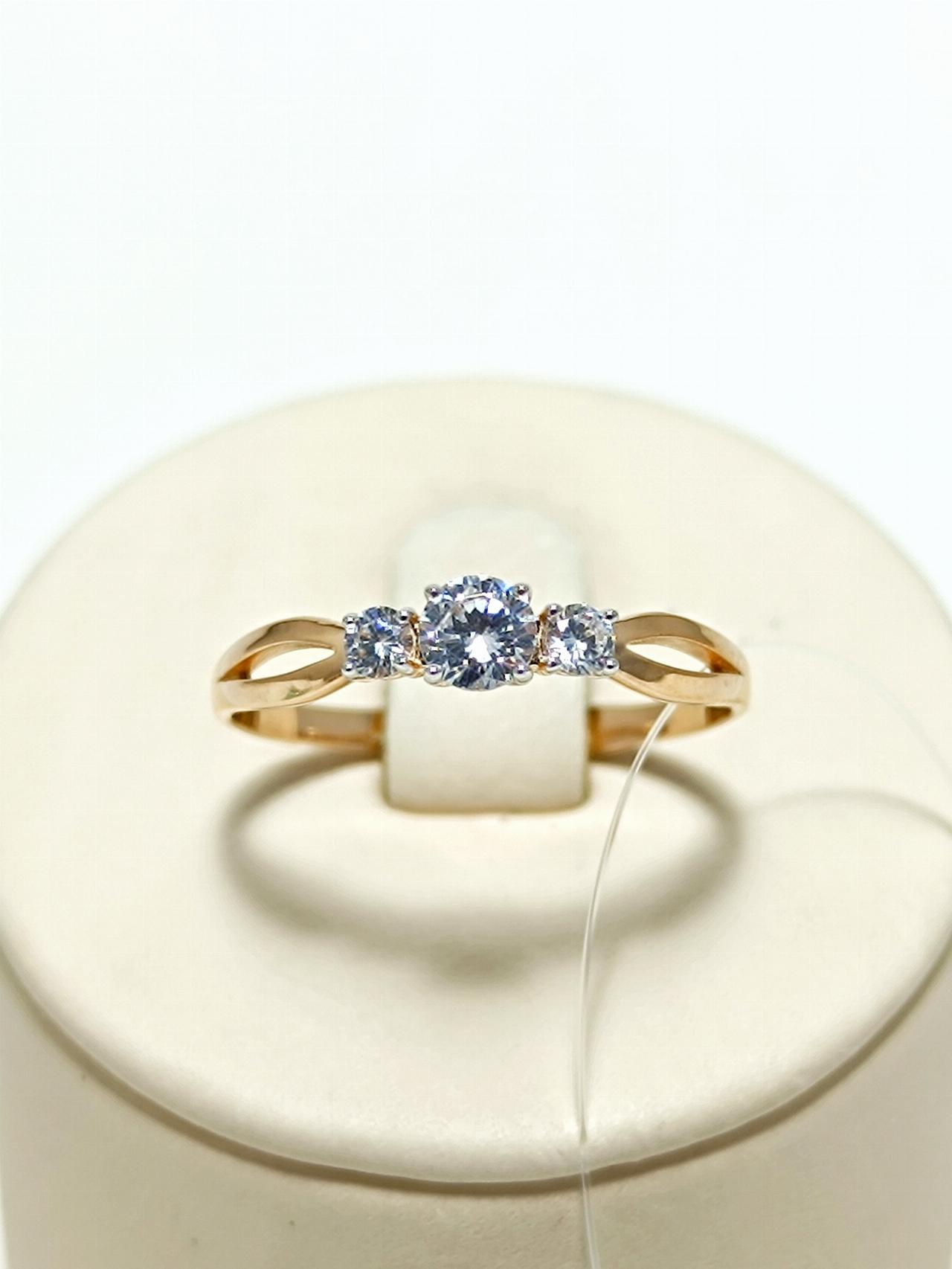 Золотое кольцо женское, вставка фианит