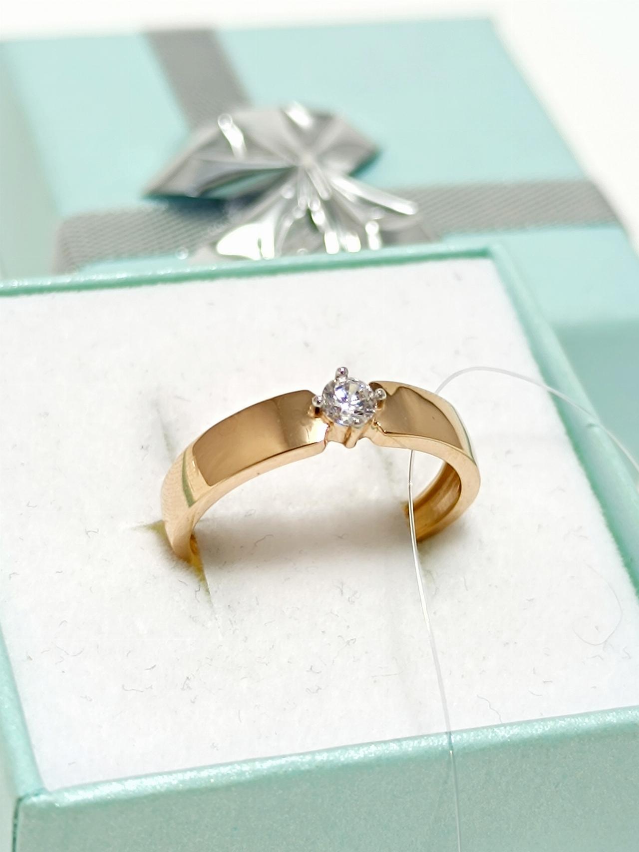 Золотое кольцо женское, вставка фианит