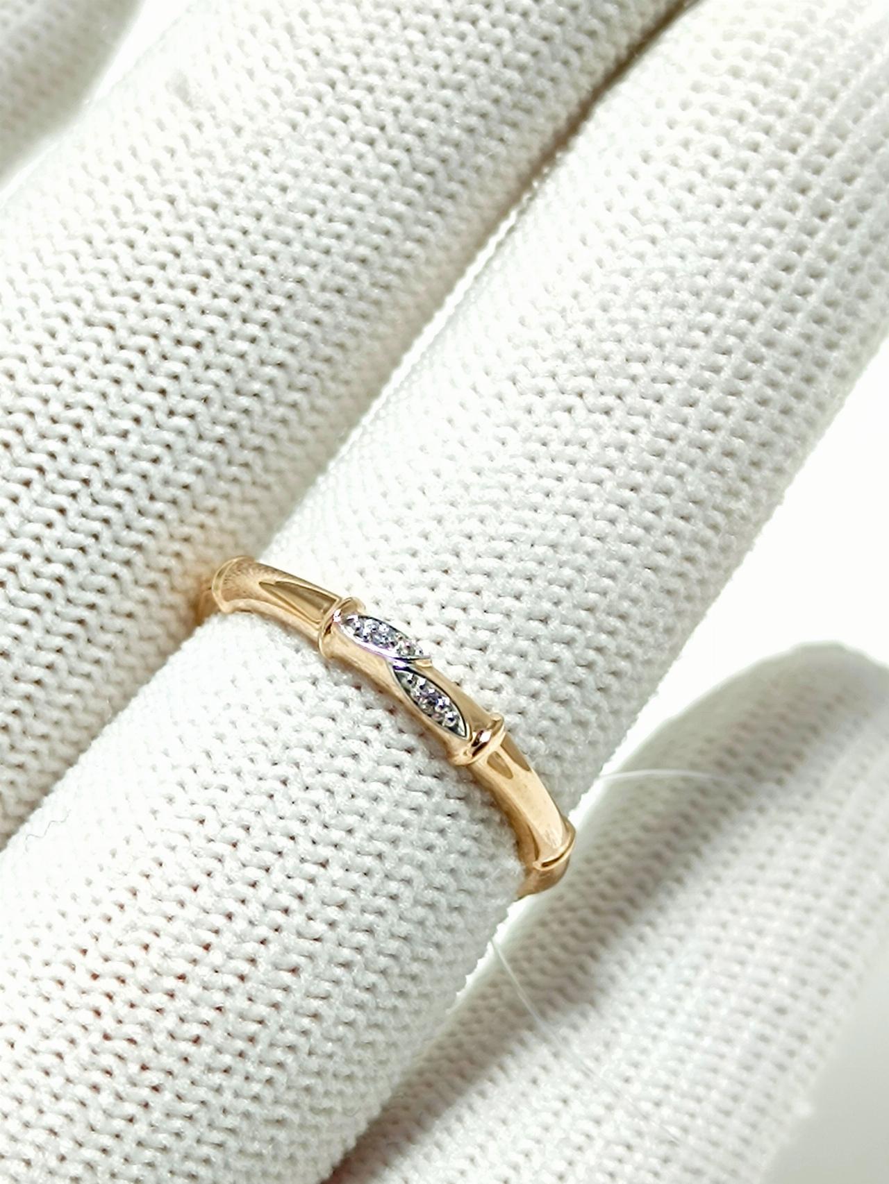 Золотое кольцо женское, вставка фианит