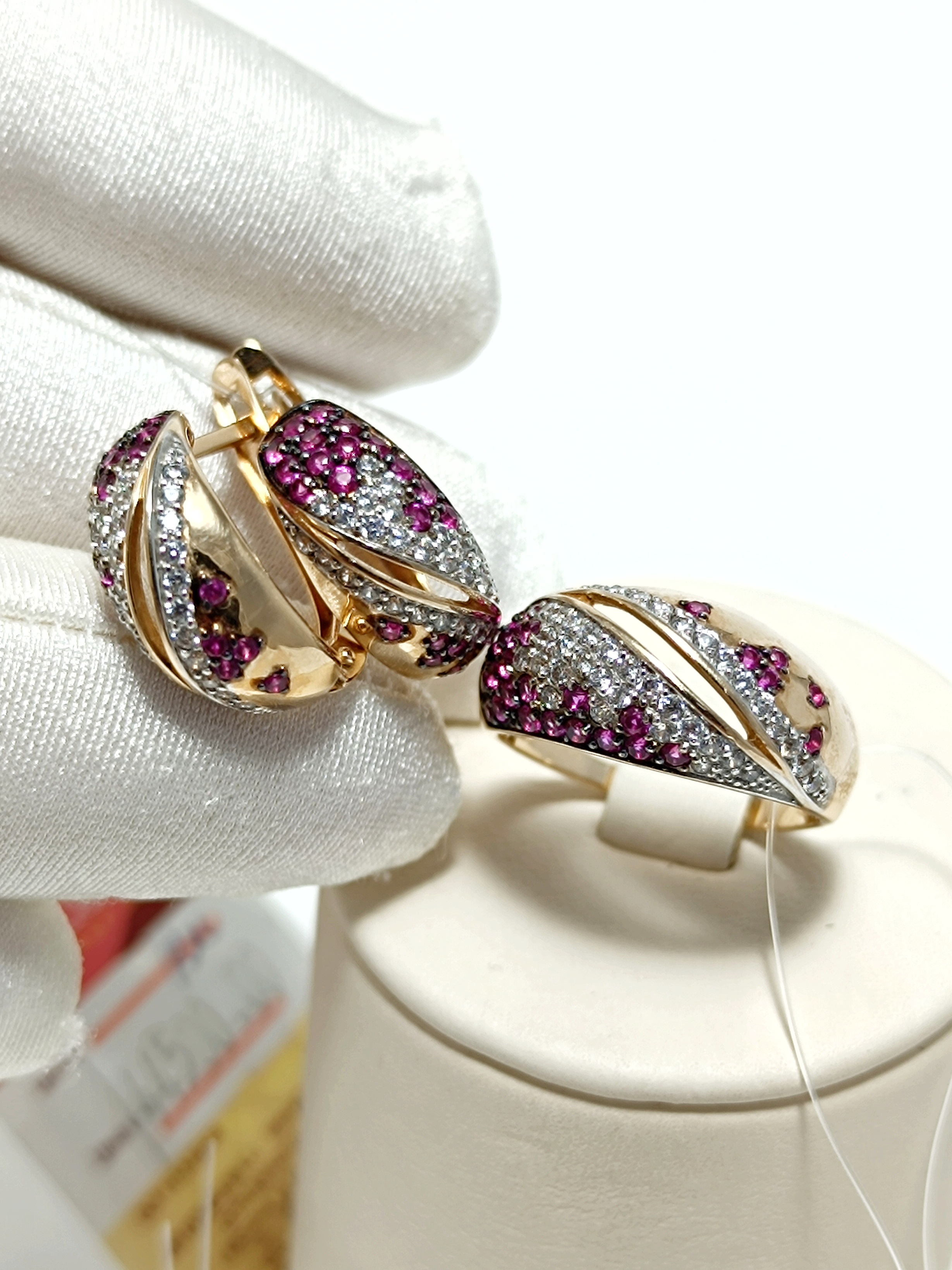 КОМПЛЕКТ: ЗОЛОТЫЕ СЕРЬГИ И КОЛЬЦО С ФИАНИТАМИ 7,8 ГРАММ