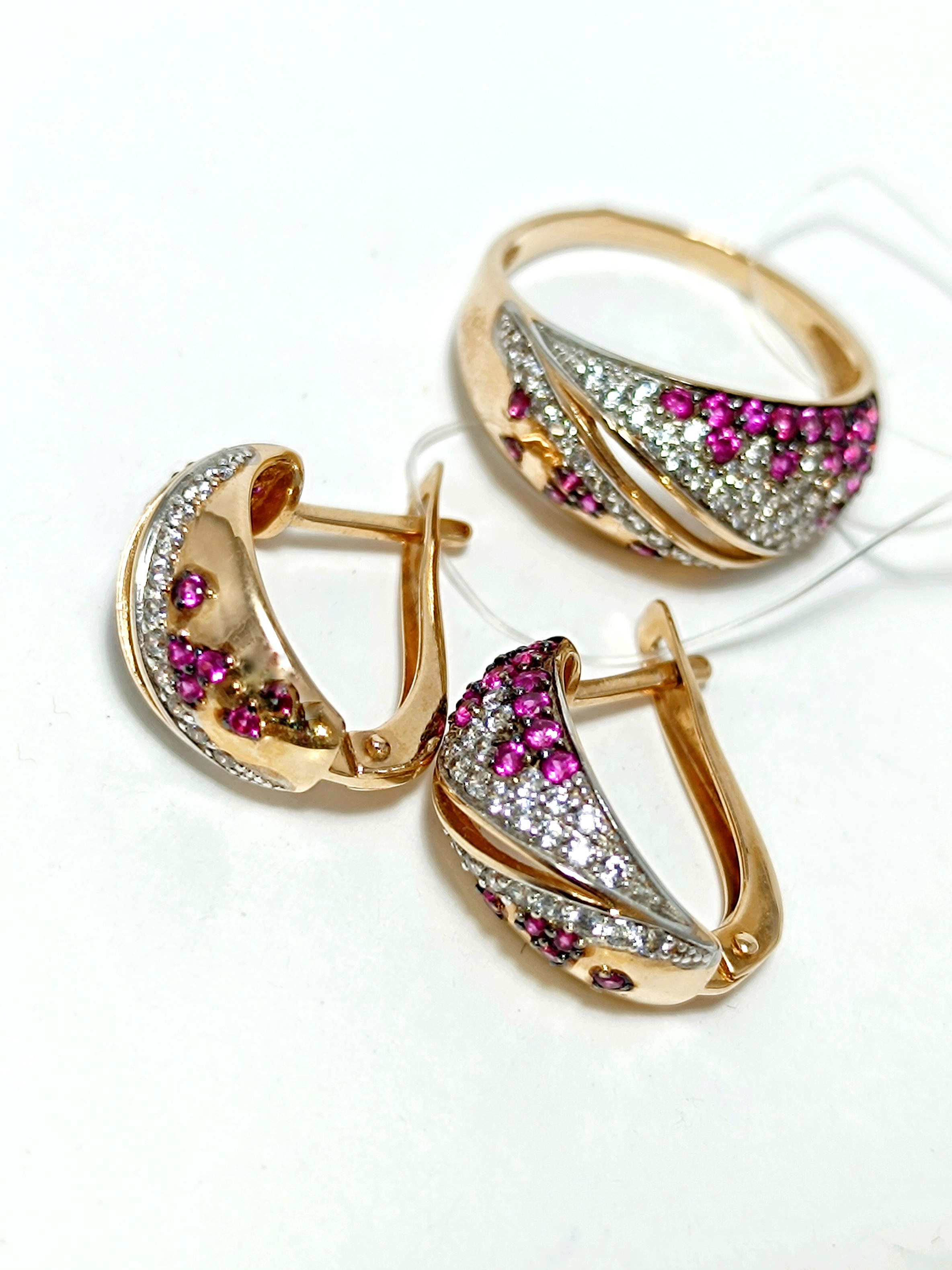 КОМПЛЕКТ: ЗОЛОТЫЕ СЕРЬГИ И КОЛЬЦО С ФИАНИТАМИ 7,8 ГРАММ