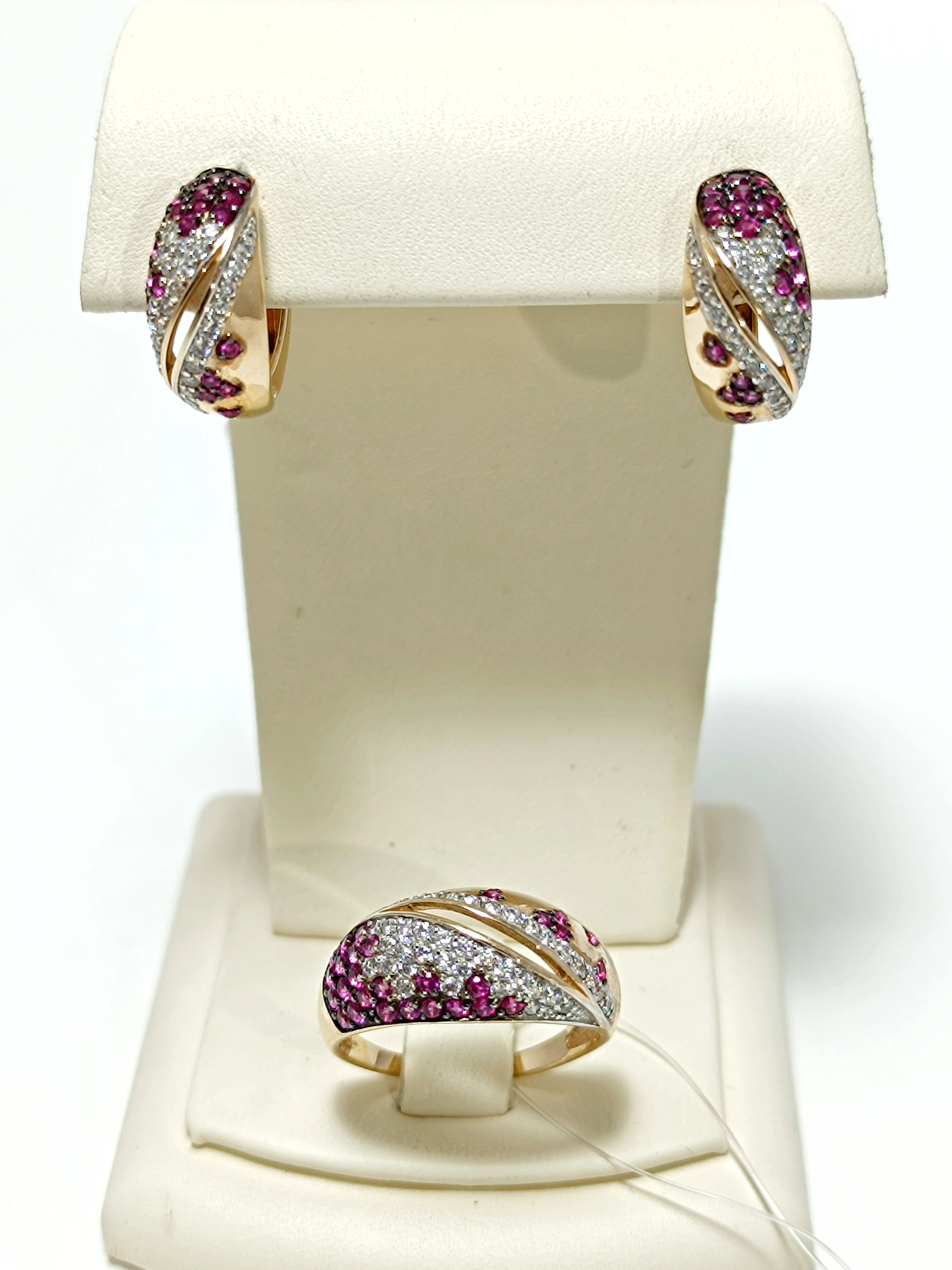 КОМПЛЕКТ: ЗОЛОТЫЕ СЕРЬГИ И КОЛЬЦО С ФИАНИТАМИ 7,8 ГРАММ