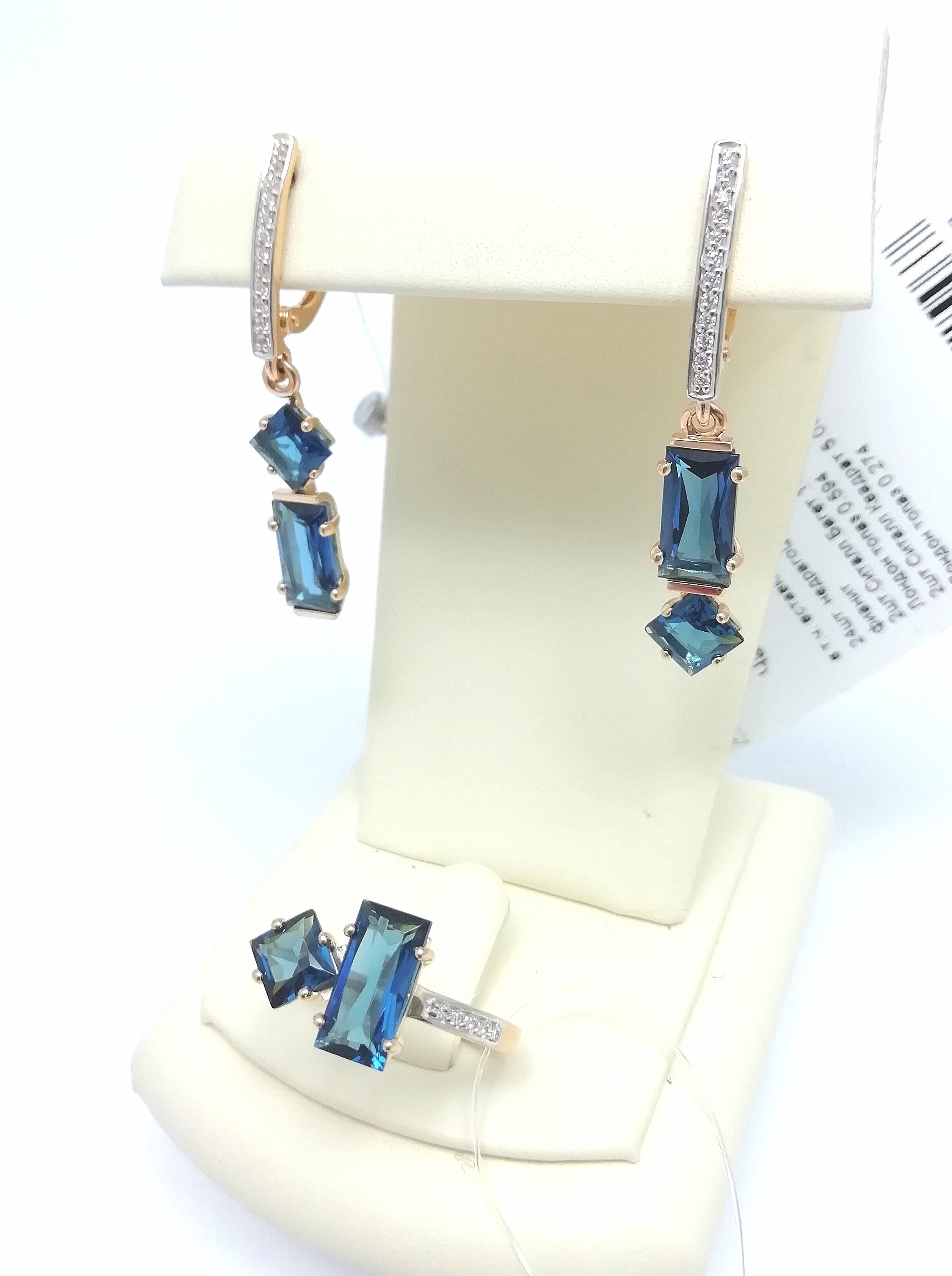 КОМПЛЕКТ: ЗОЛОТЫЕ СЕРЬГИ И КОЛЬЦО 6,68 ГРАММ