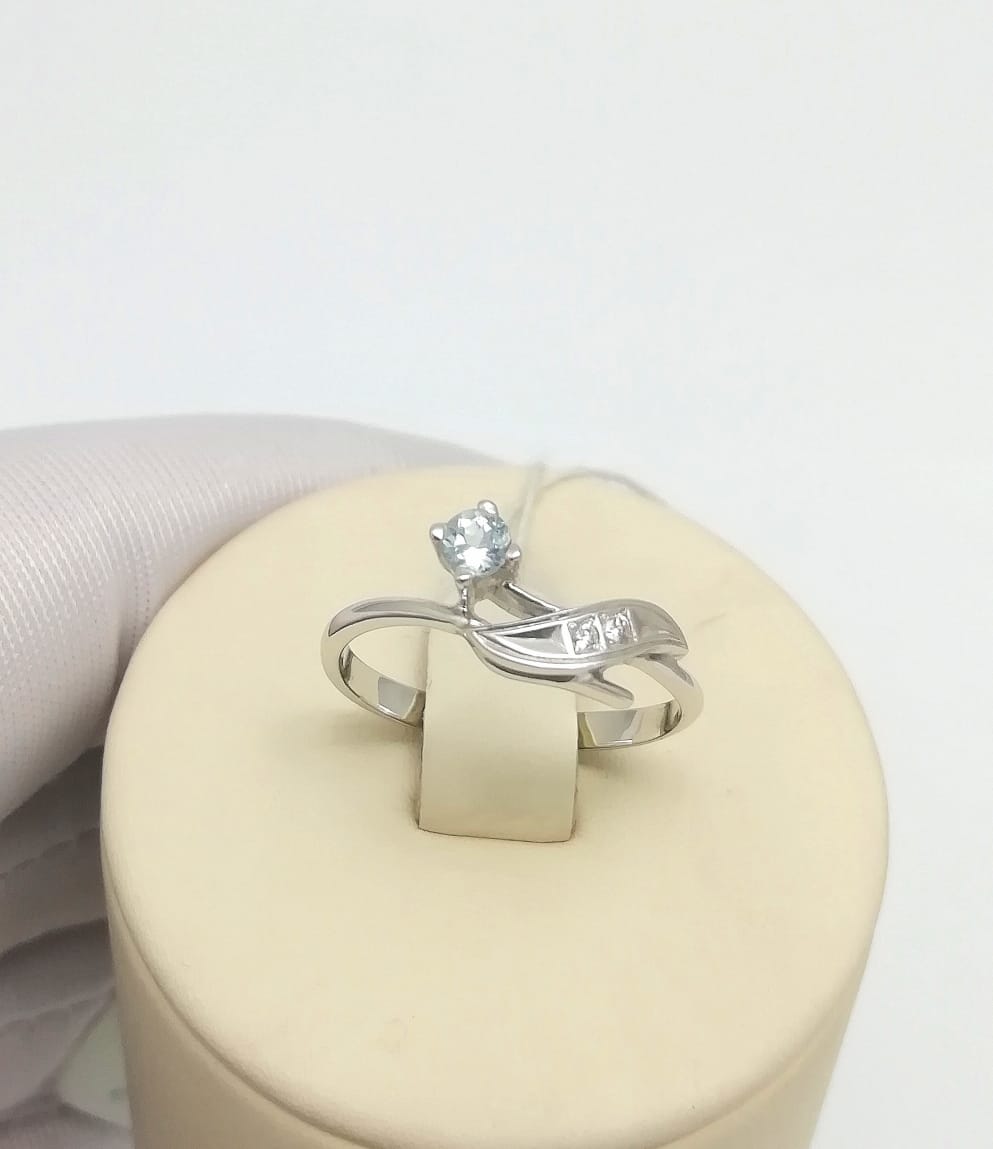 Золотое кольцо, вставка бриллиант