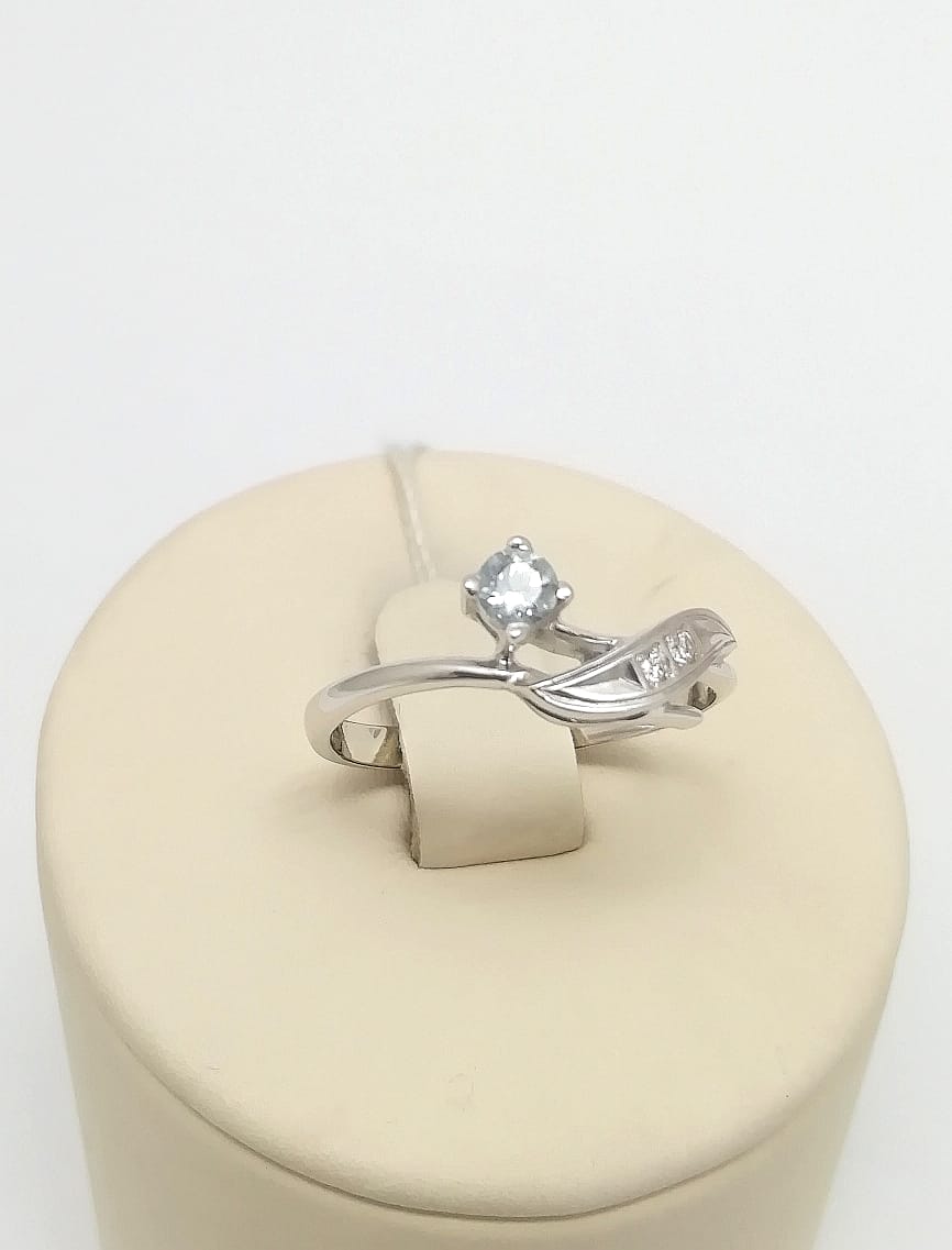 Золотое кольцо, вставка бриллиант