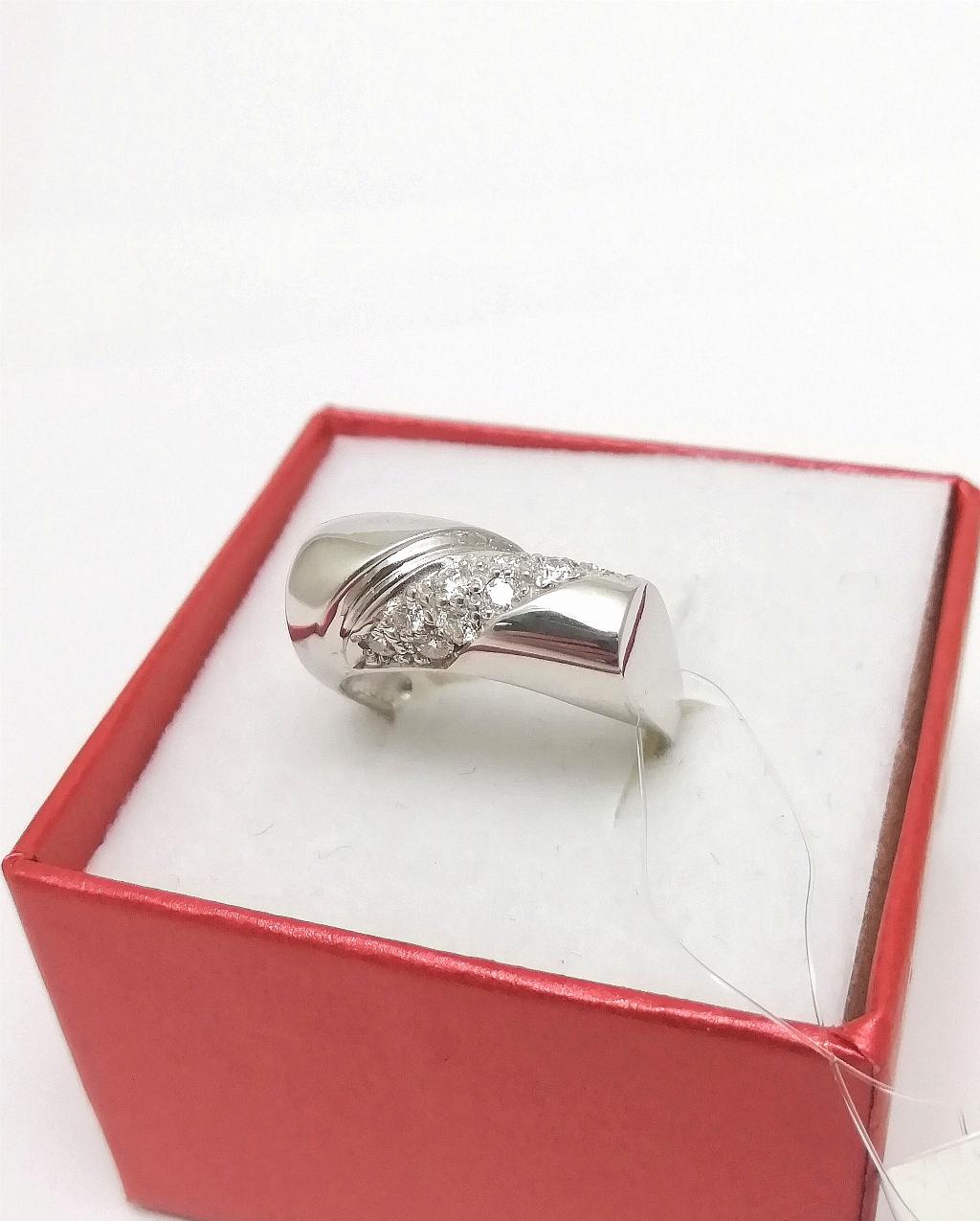 Золотое кольцо, вставка бриллиант