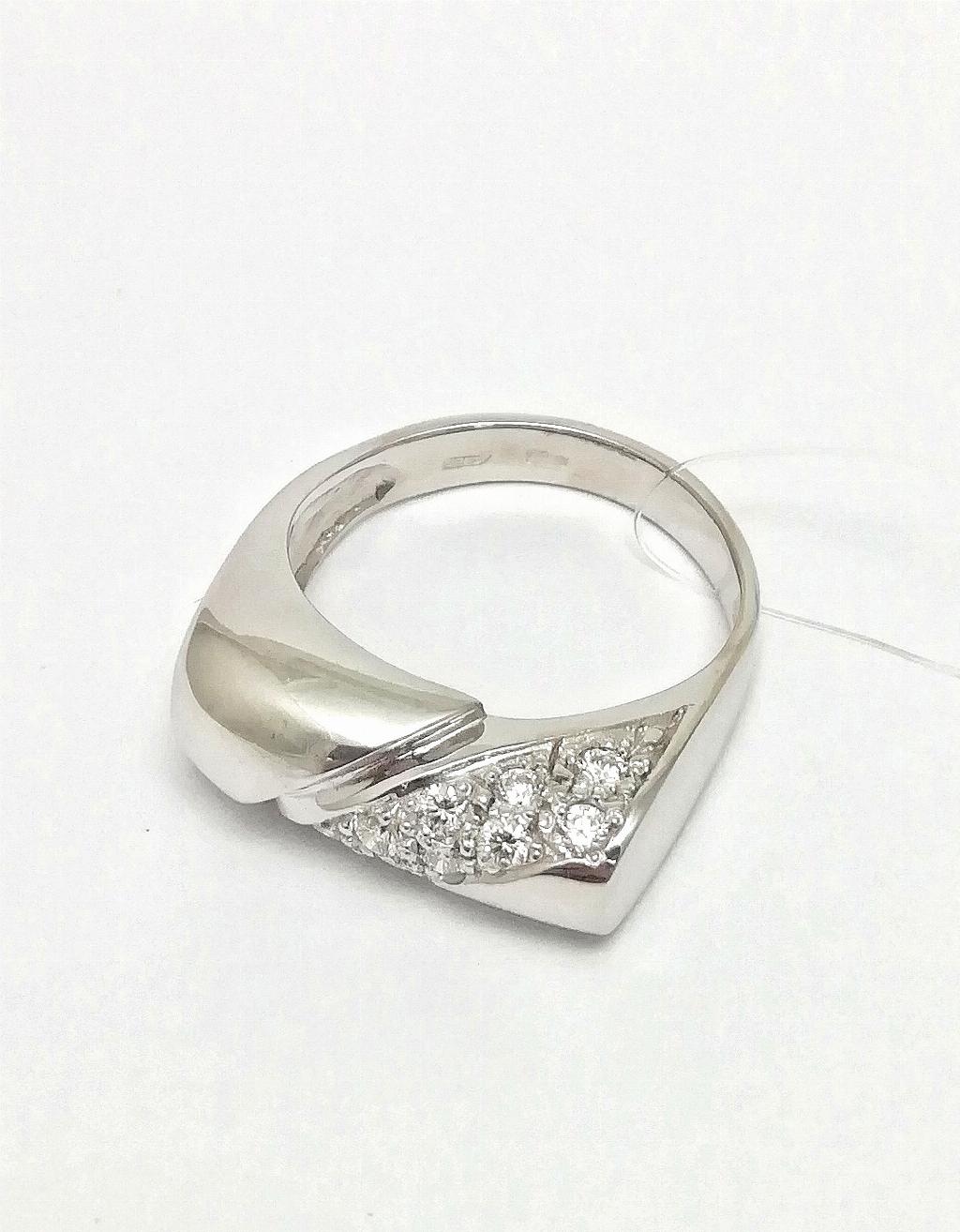 Золотое кольцо, вставка бриллиант