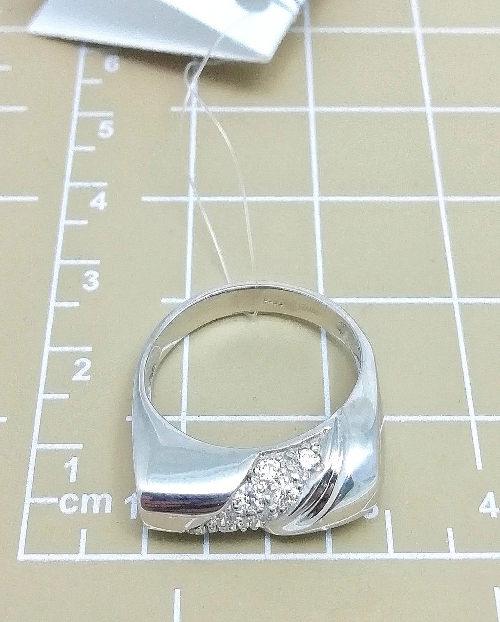 Золотое кольцо, вставка бриллиант