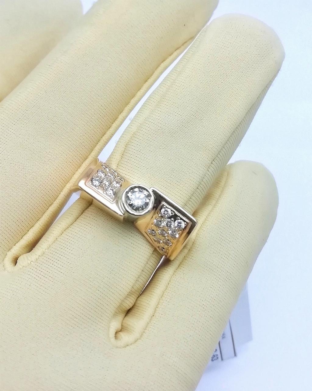 Золотое кольцо крупное, вставка бриллиант