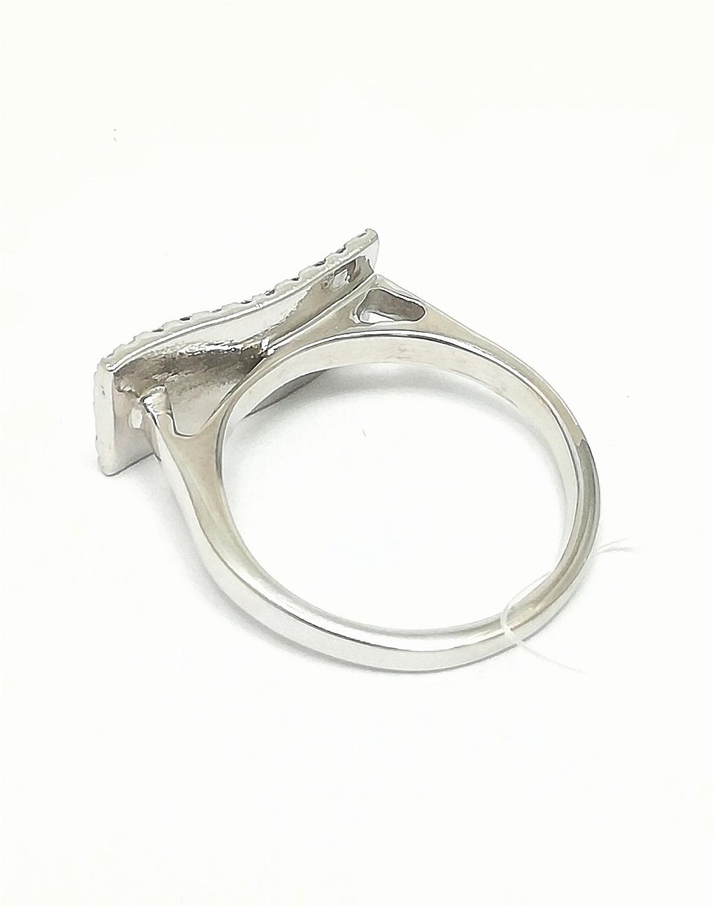 Золотое кольцо крупное, вставка бриллиант