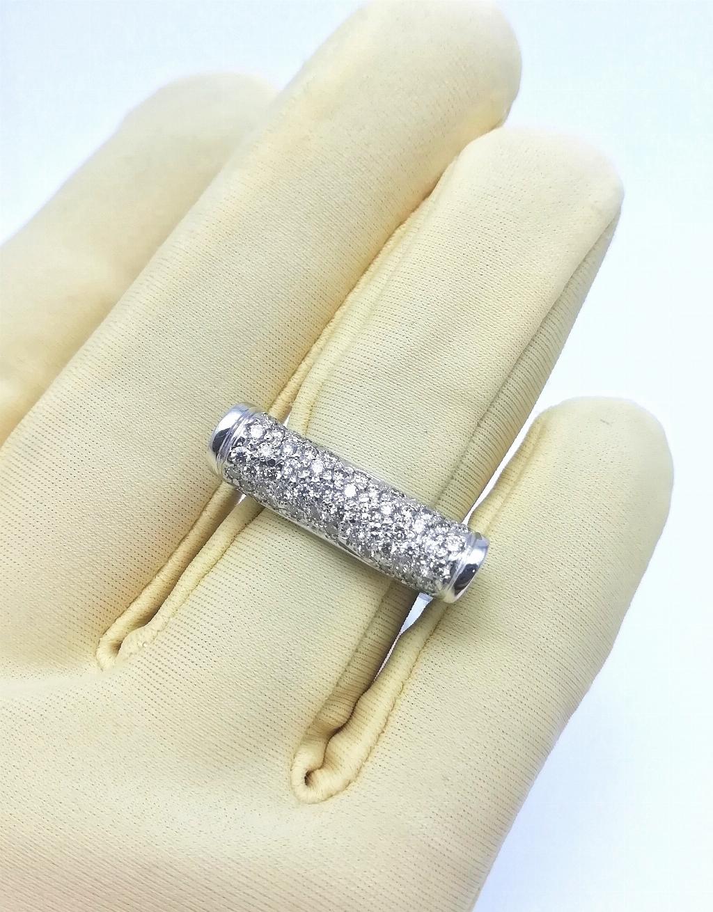 Золотое кольцо крупное, вставка бриллиант