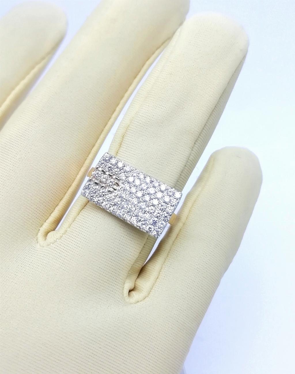 Золотое кольцо крупное, вставка бриллиант