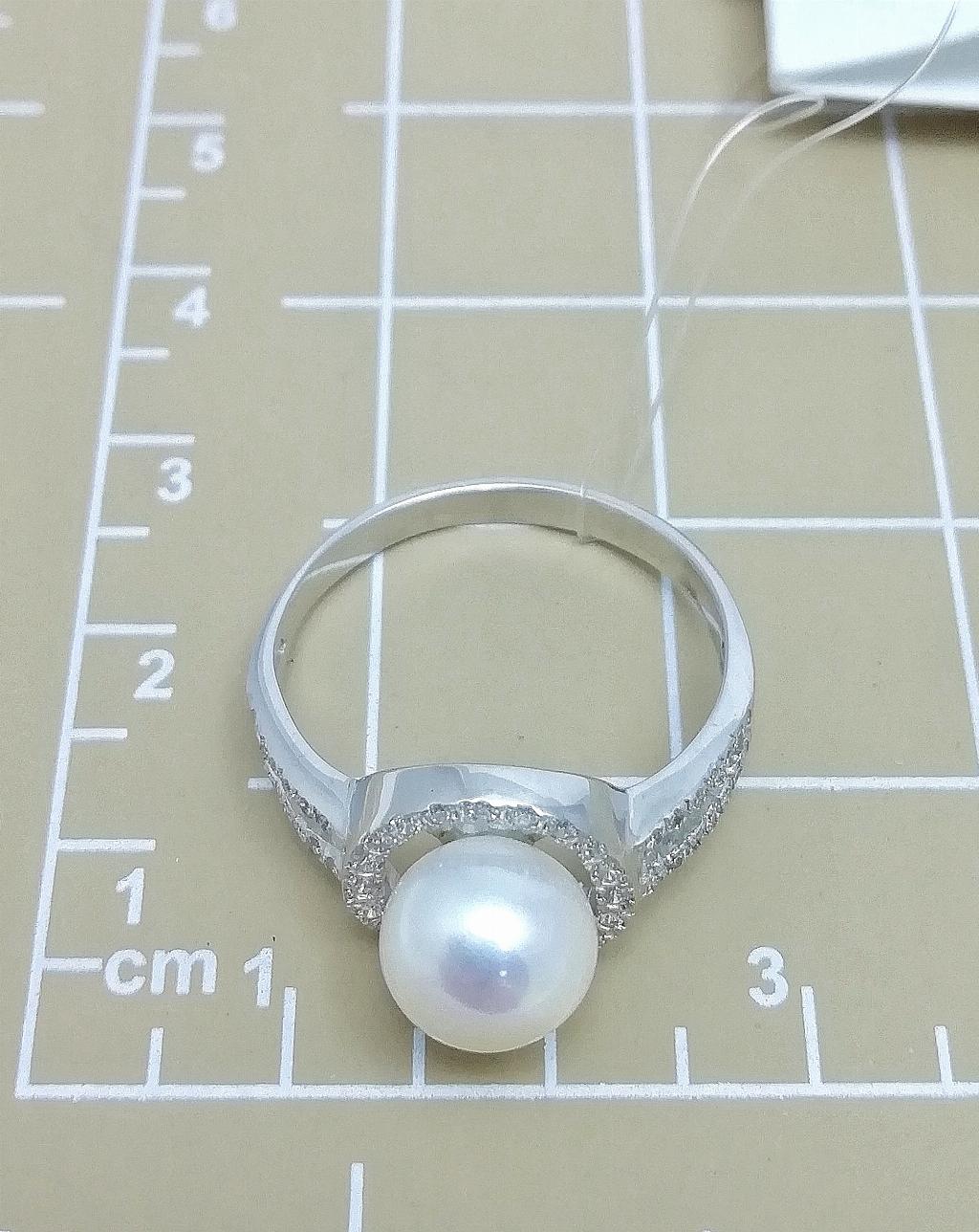 Золотое кольцо, вставка бриллиант