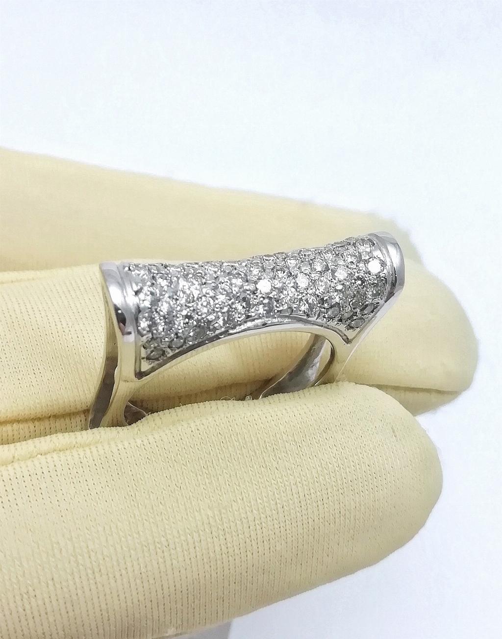 Золотое кольцо, вставка бриллиант