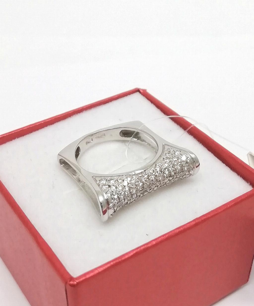 Золотое кольцо, вставка бриллиант