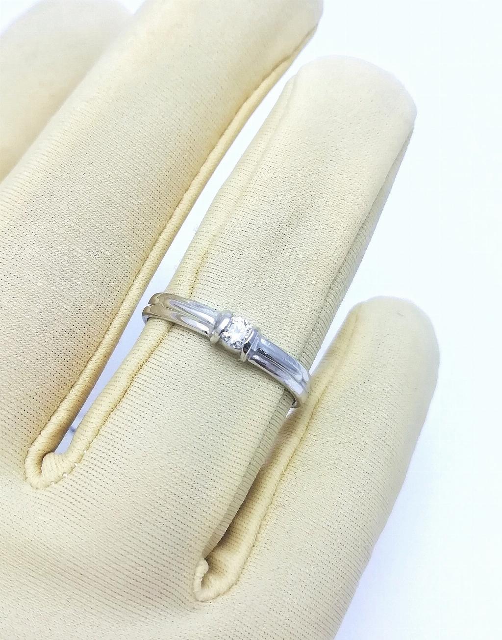 Золотое кольцо женское, вставка бриллиант