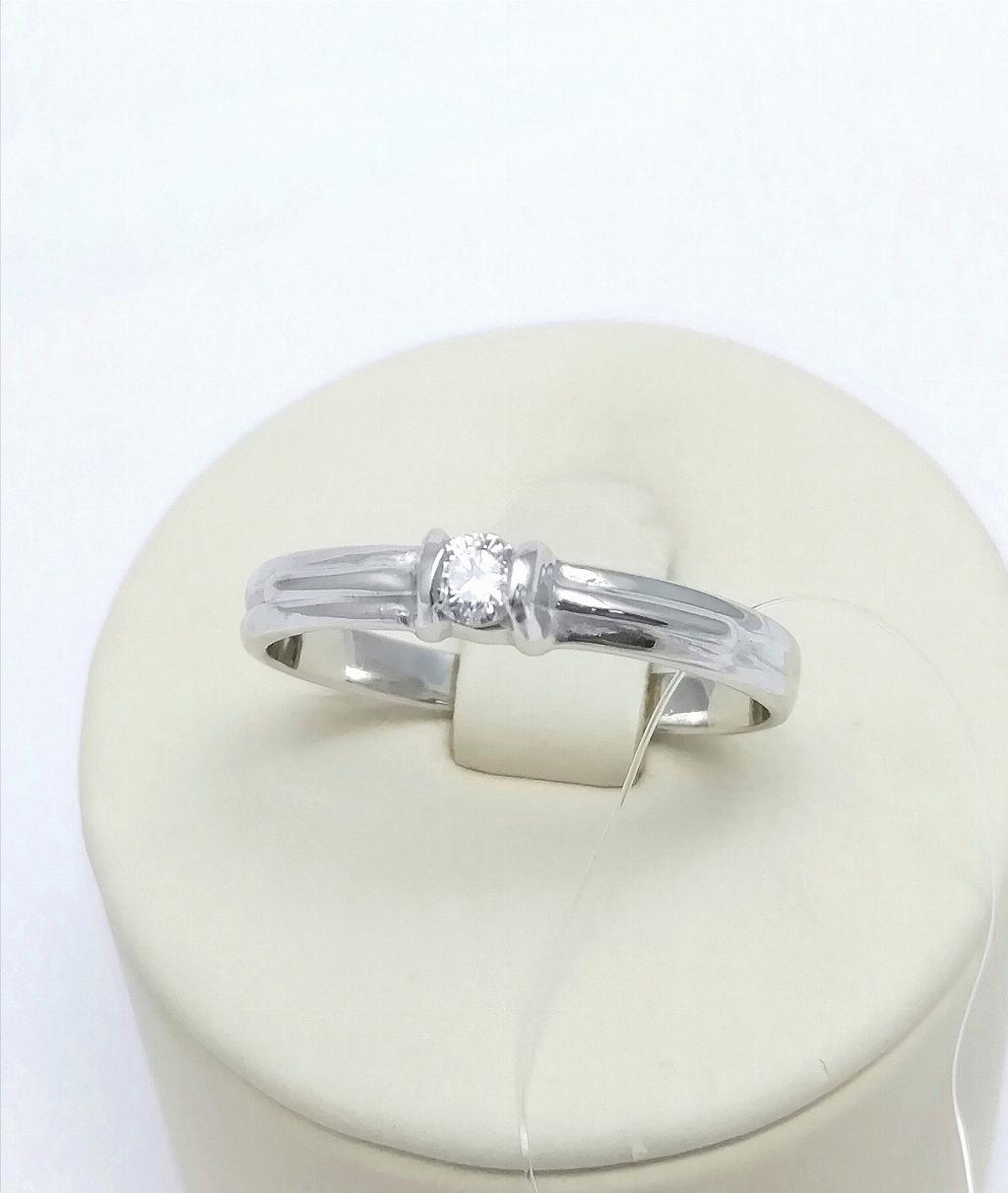 Золотое кольцо женское, вставка бриллиант