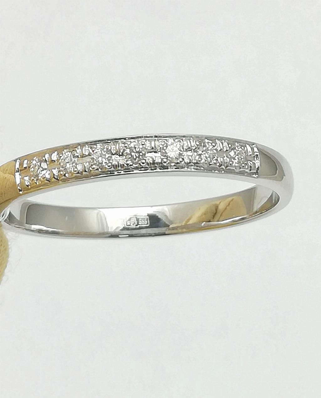 Золотое кольцо дорожка, вставка бриллиант