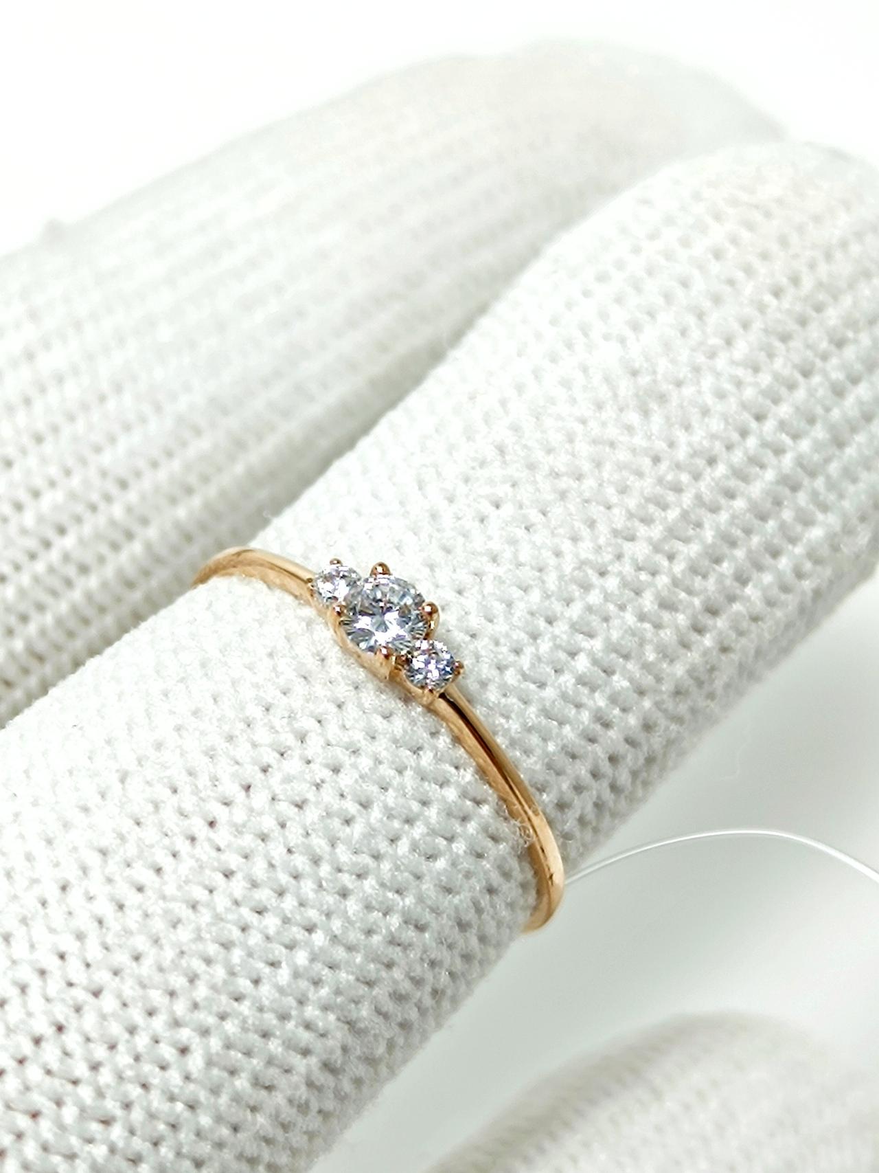 Золотое кольцо женское, вставка фианит