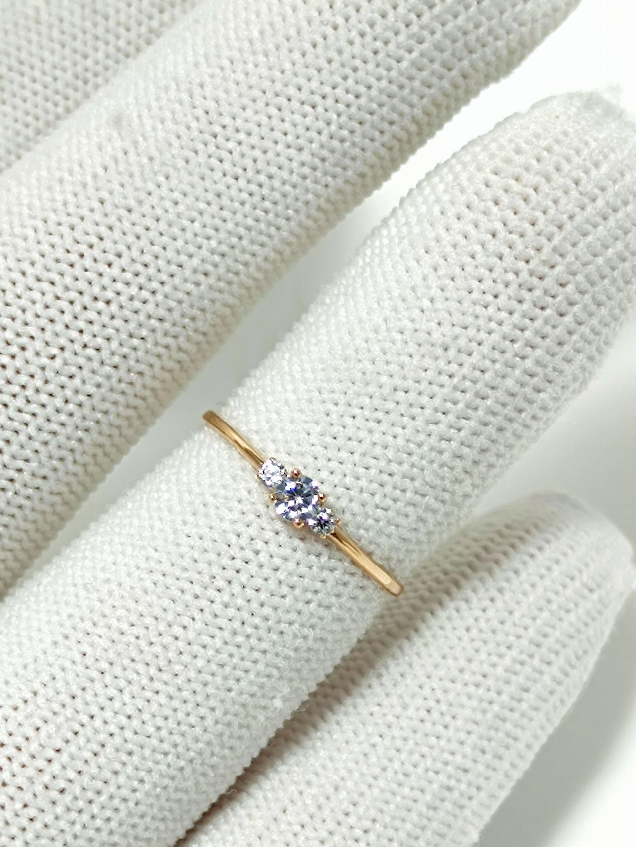 Золотое кольцо женское, вставка фианит