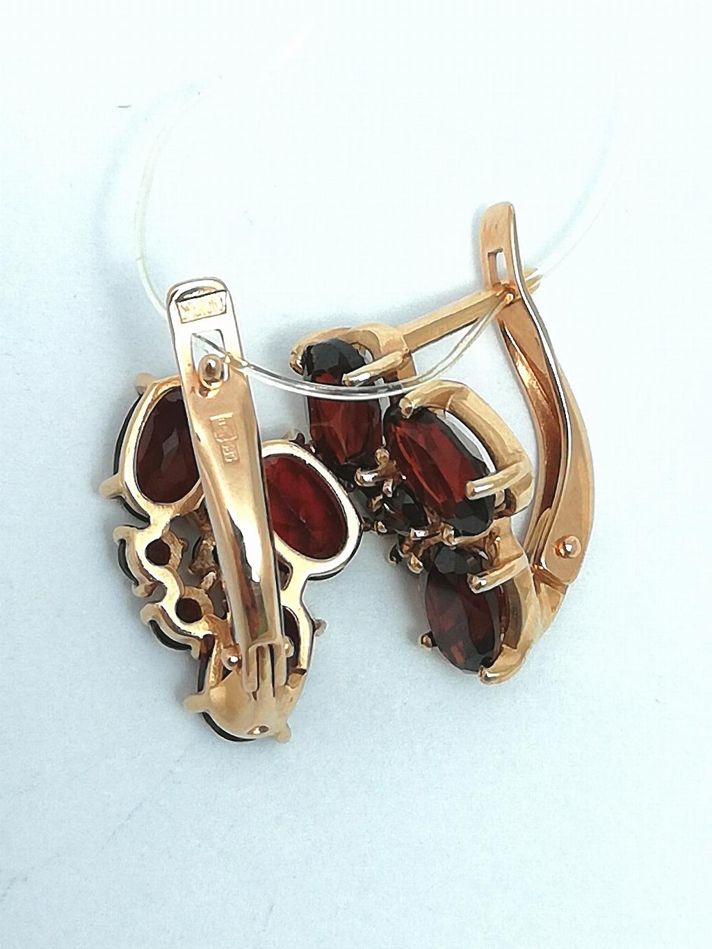 Золотые серьги, вставка гранат
