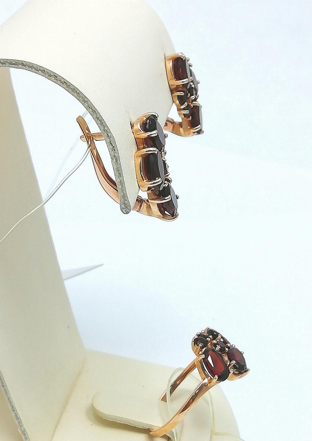 Золотые серьги, вставка гранат