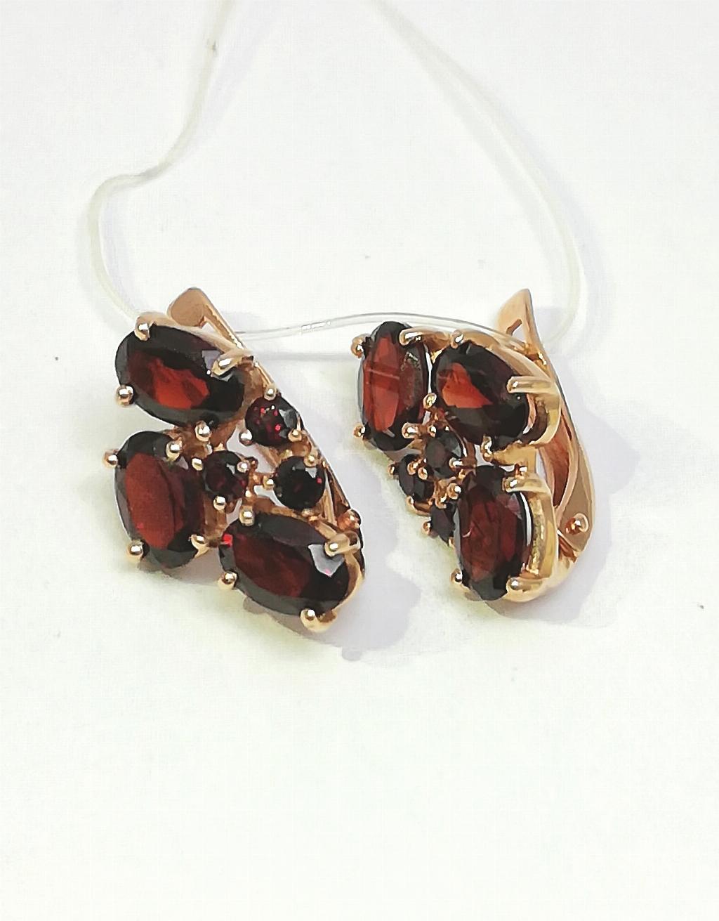 Золотые серьги, вставка гранат