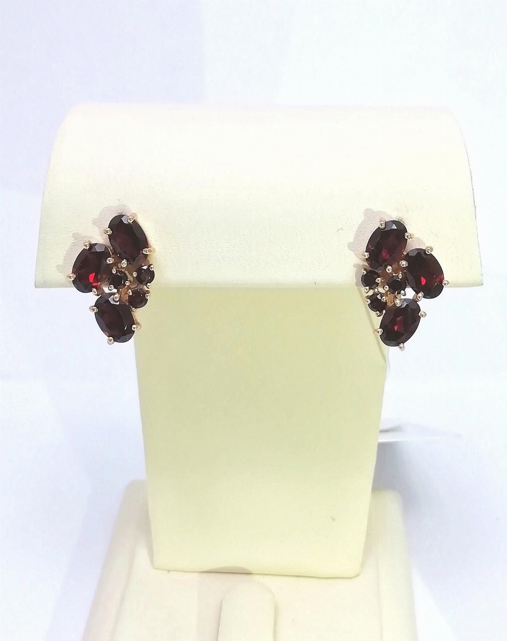 Золотые серьги, вставка гранат