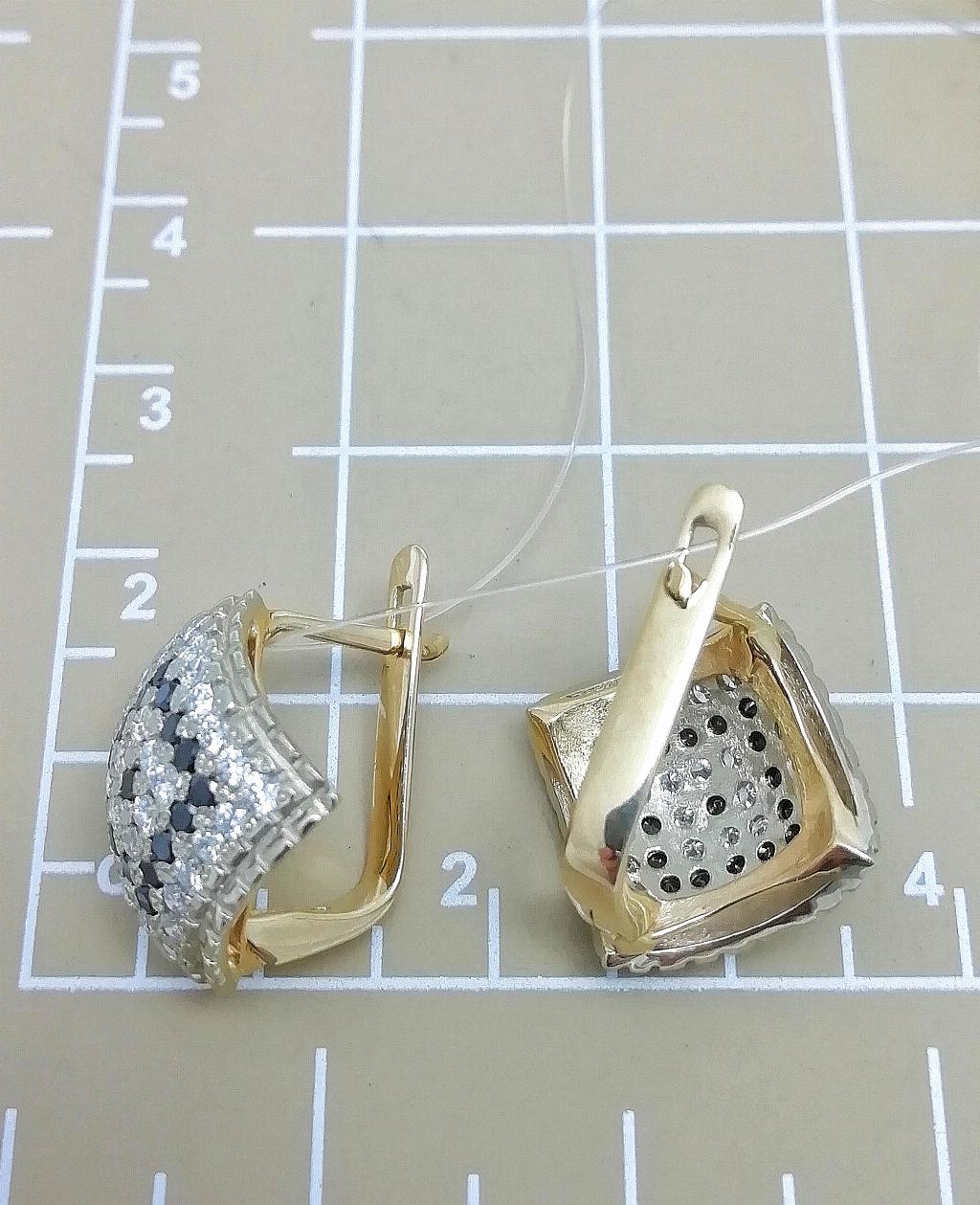 Золотые серьги, вставка бриллиант