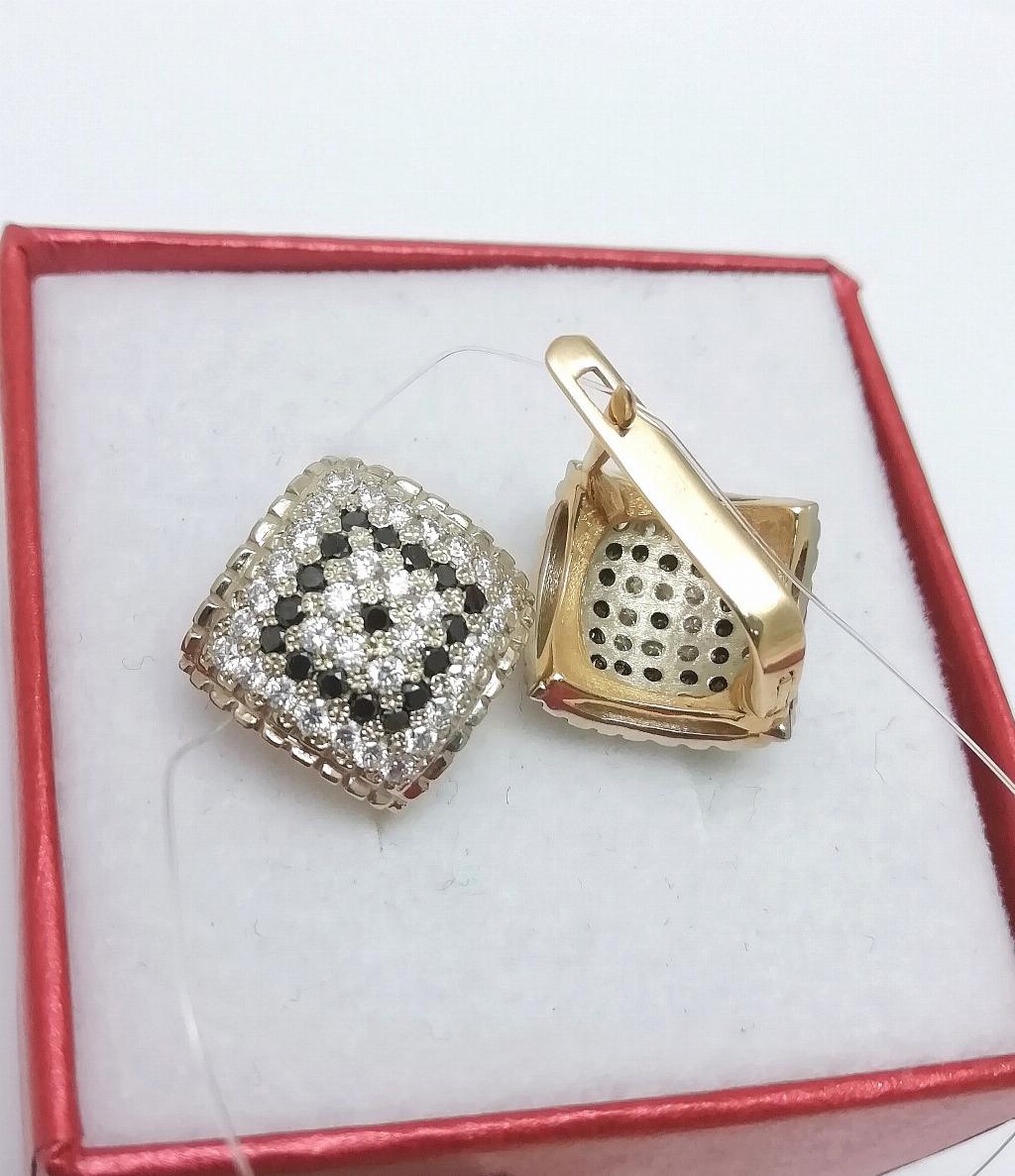 Золотые серьги, вставка бриллиант