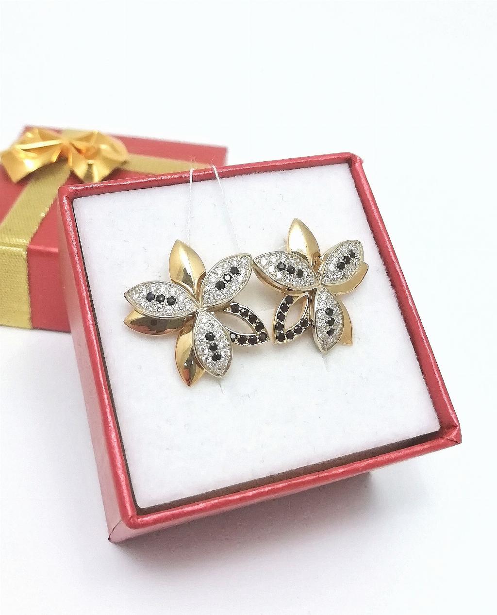 Золотые серьги, вставка бриллиант