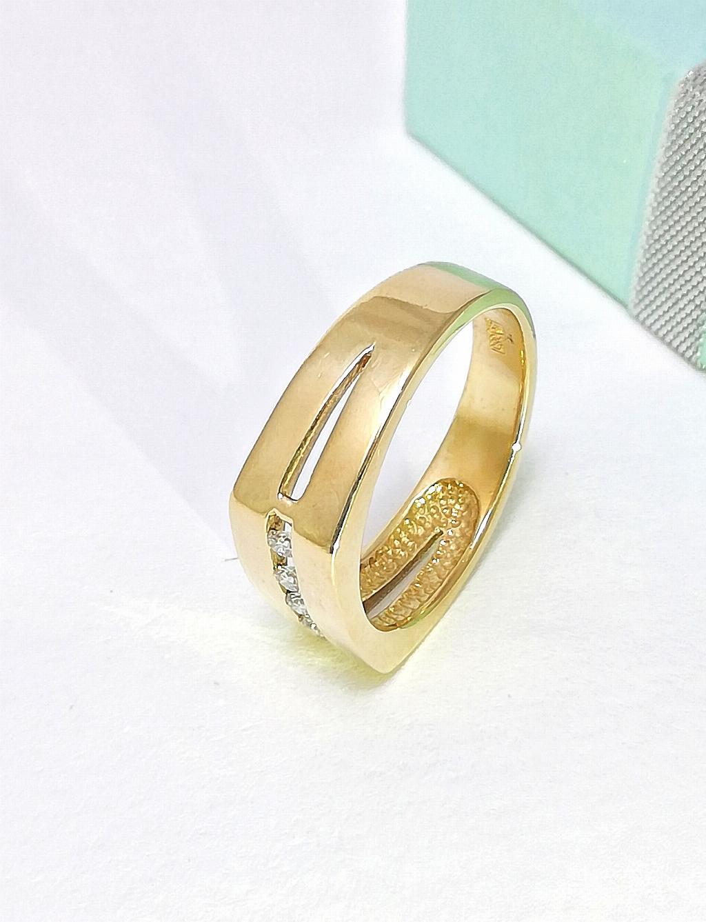 Золотое кольцо, вставка бриллиант