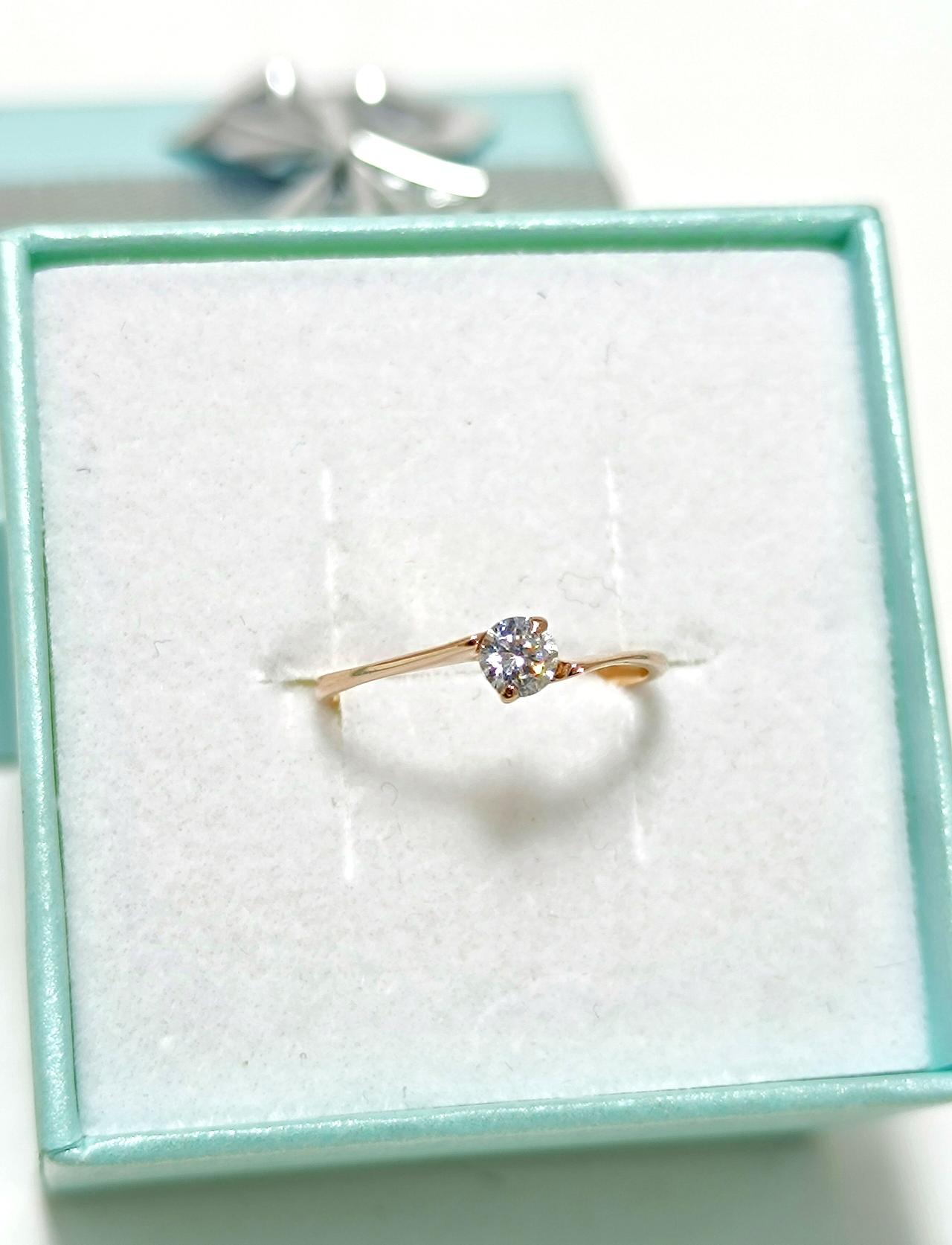 Золотое кольцо женское, вставка фианит