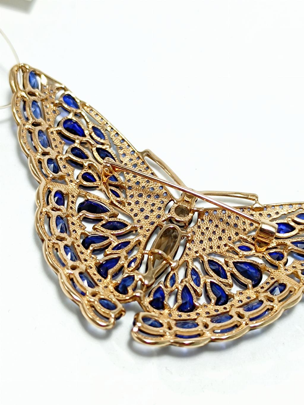 Золотая брошь женская, вставка сапфир