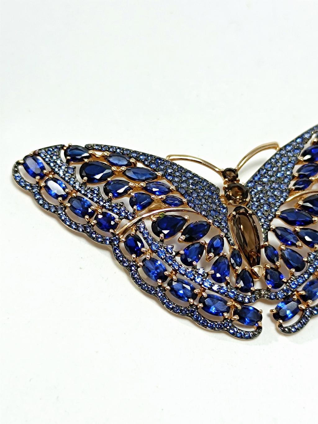 Золотая брошь женская, вставка сапфир